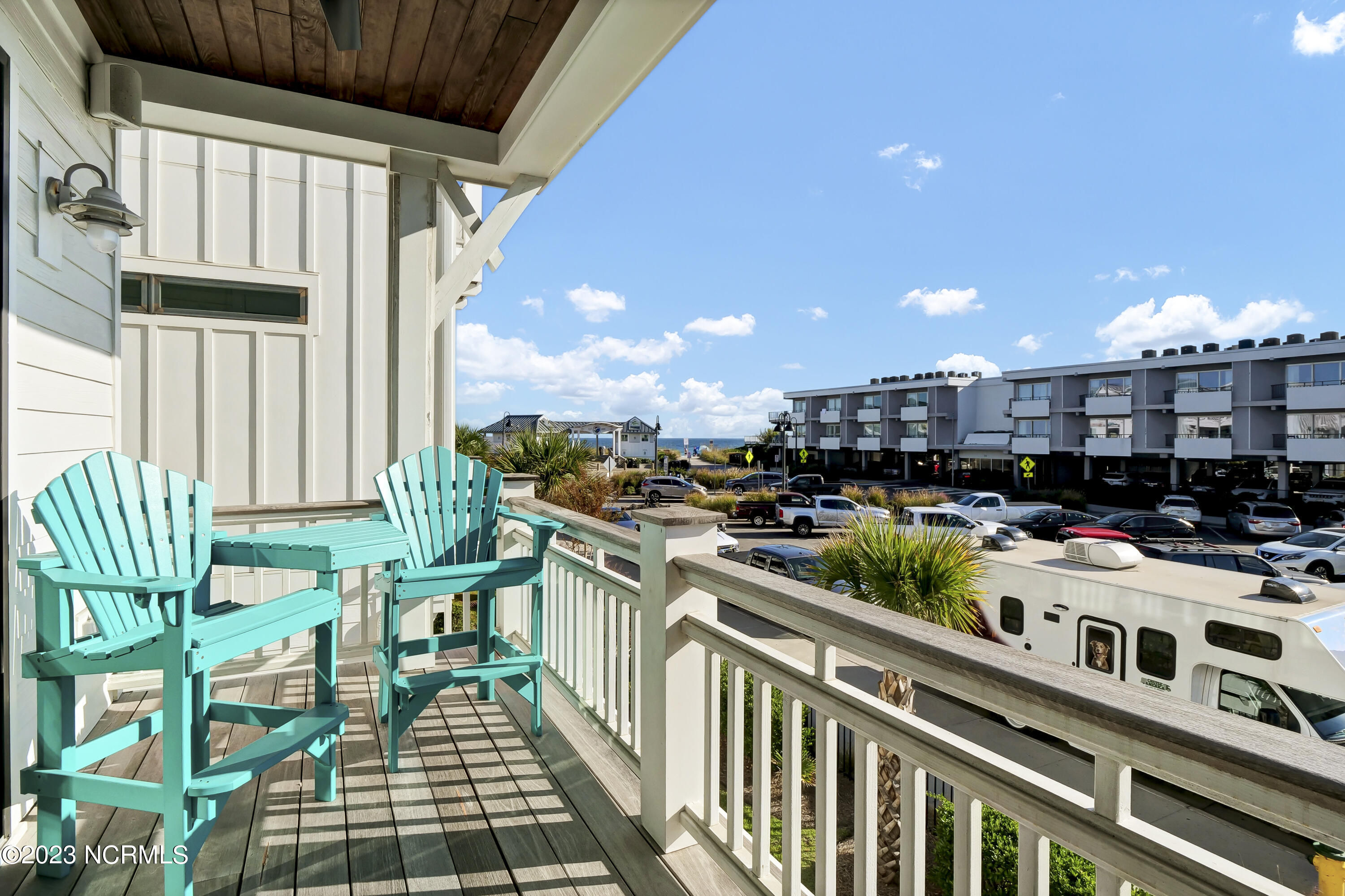 100550816 | Photo 10