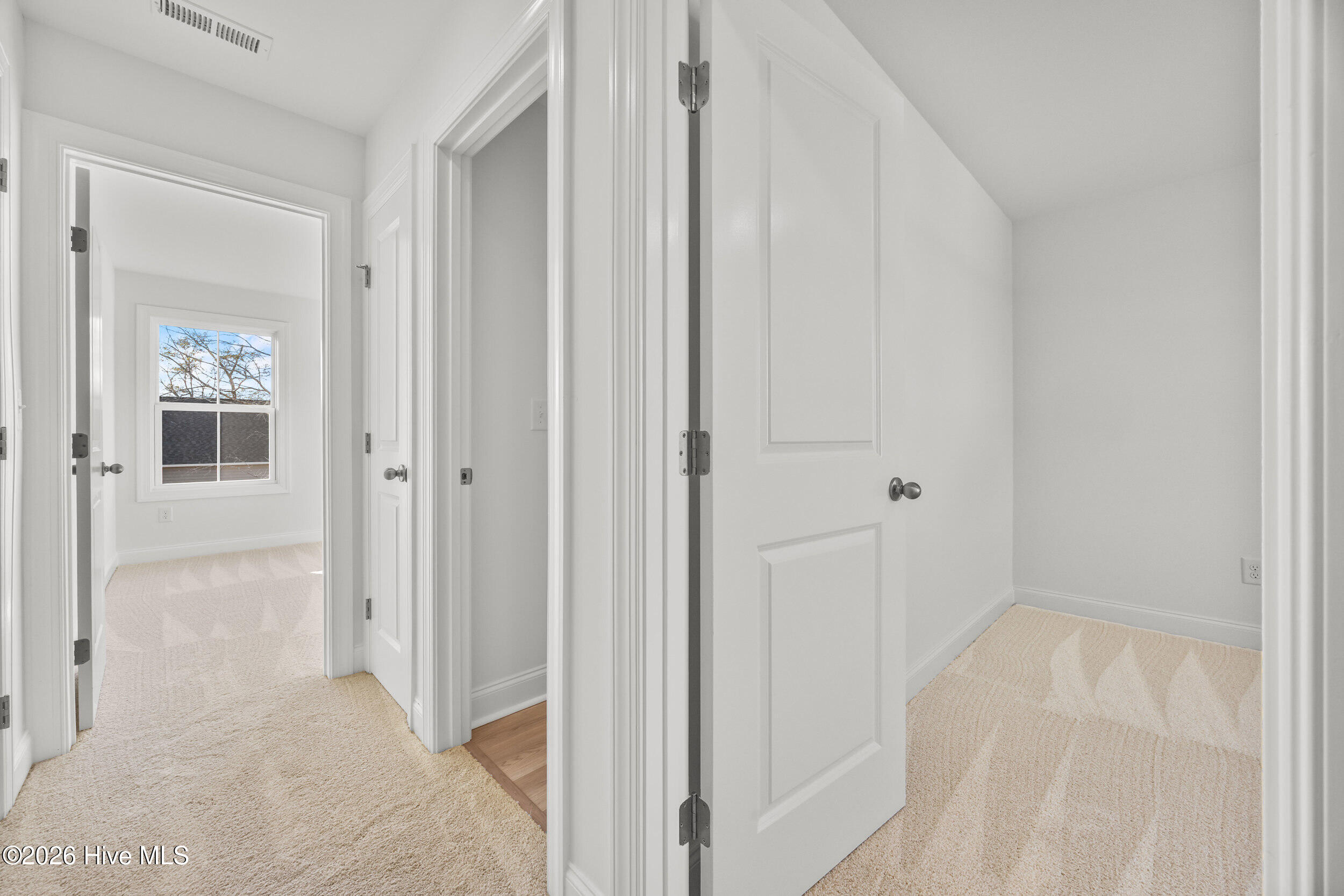 100549370 | Photo 30