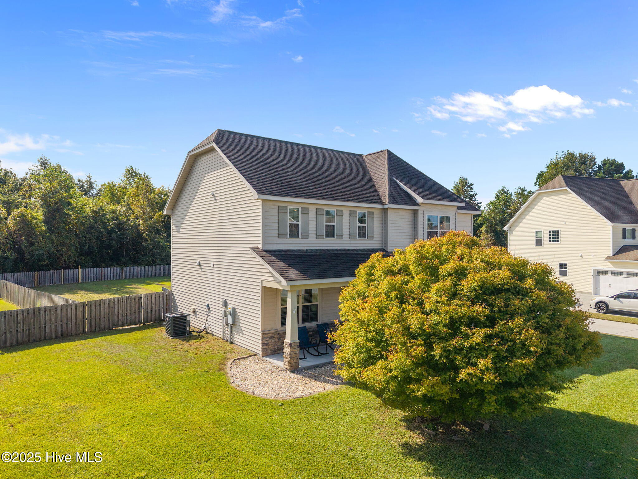 100533509 | Photo 51