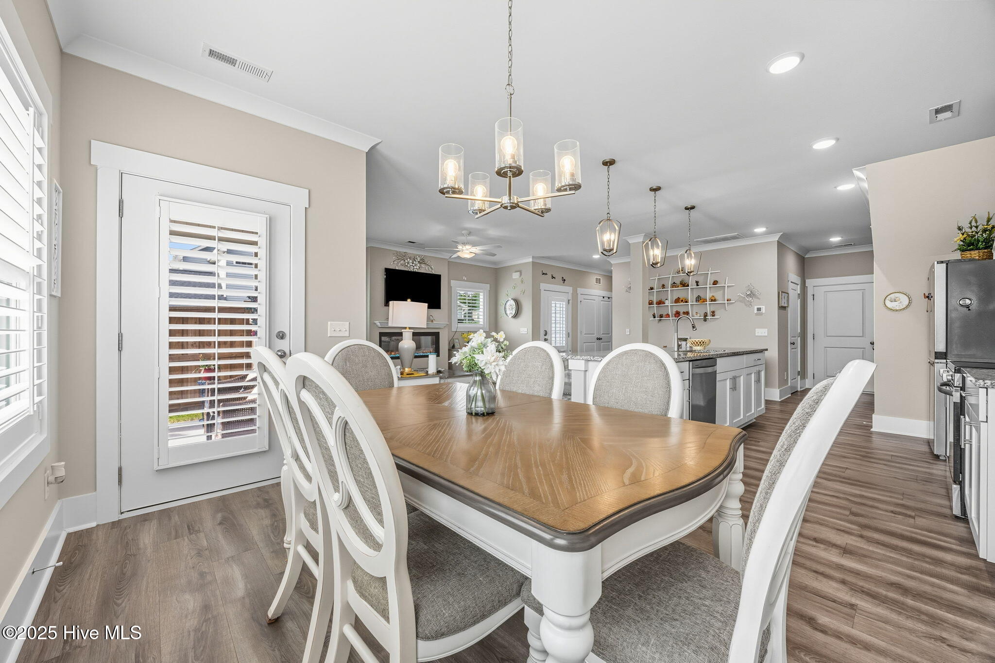 100533920 | Photo 17