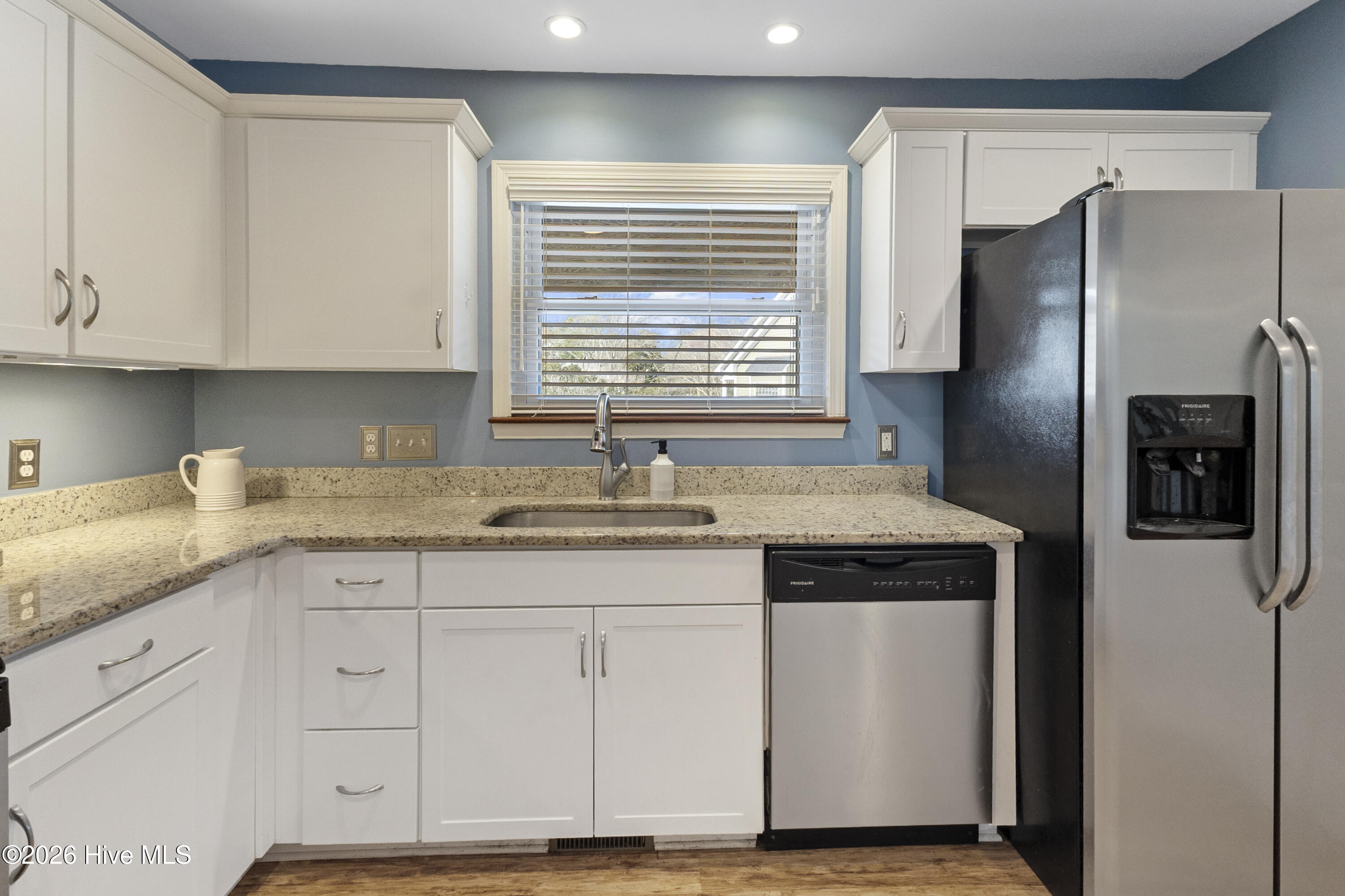 100550645 | Photo 14