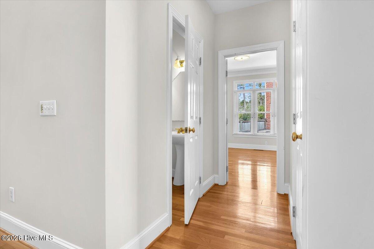 100564445 | Photo 21