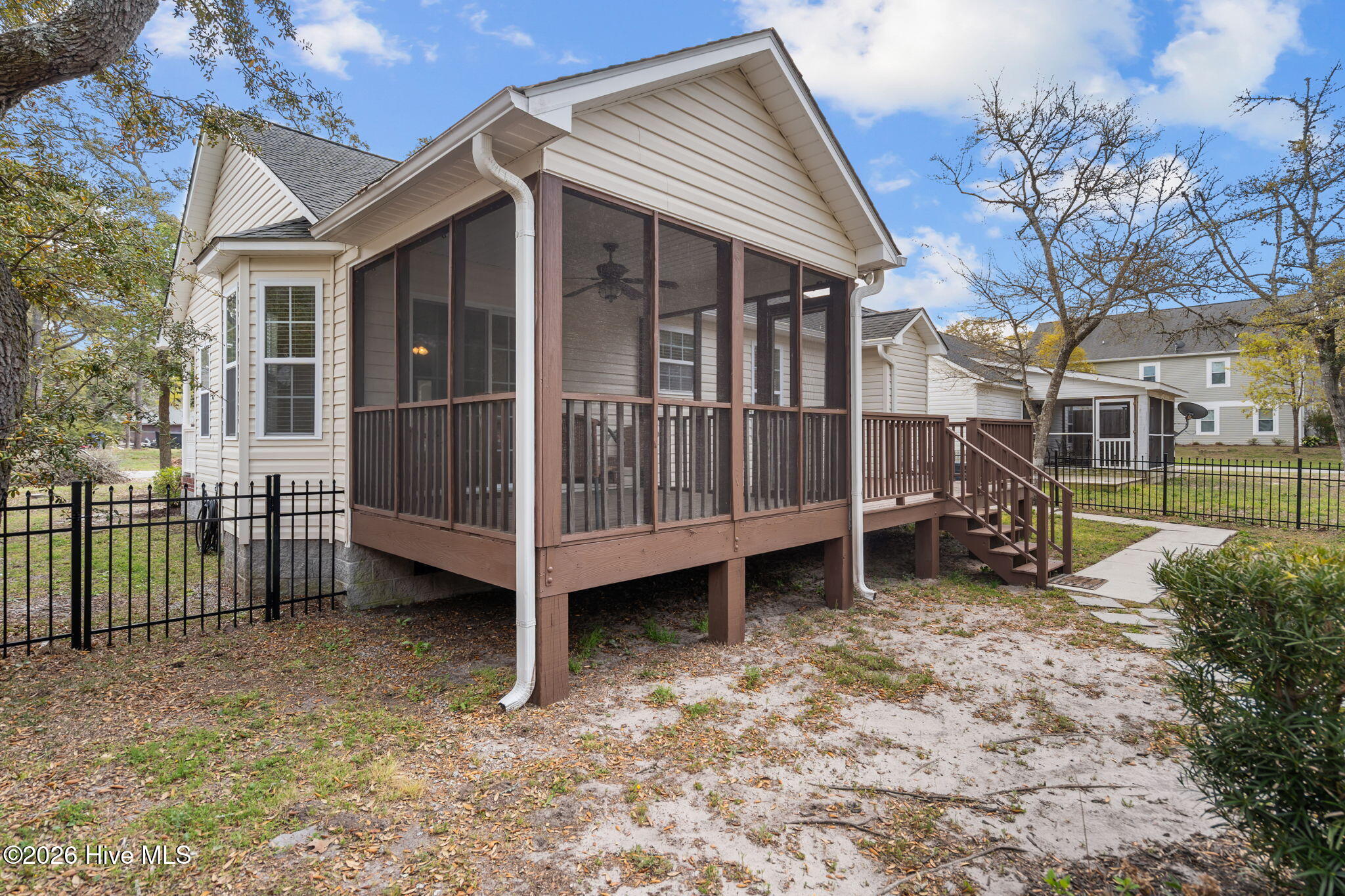 100564732 | Photo 35