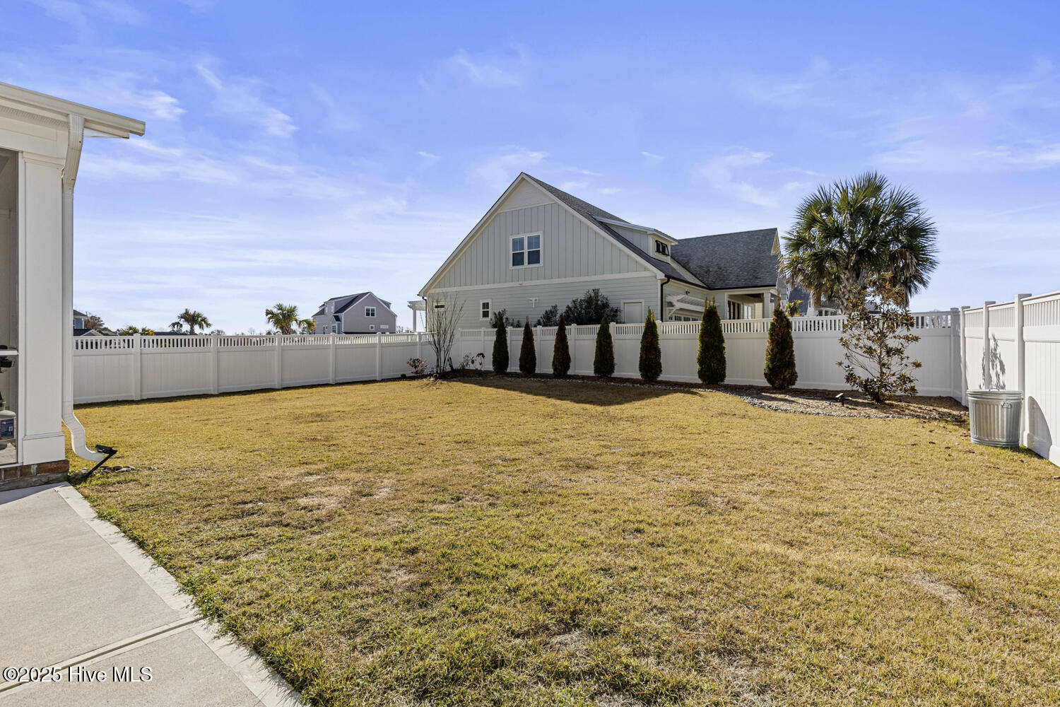 100545197 | Photo 64