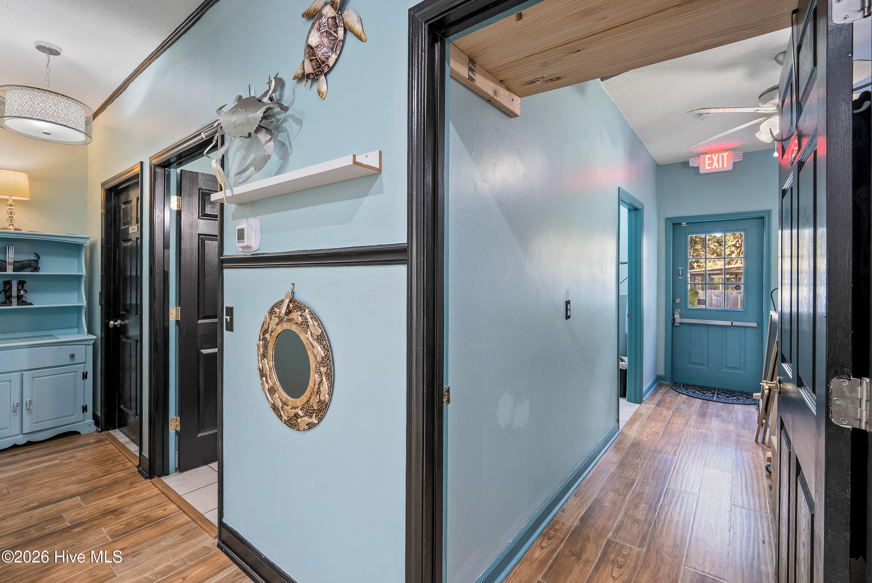 100556890 | Photo 26