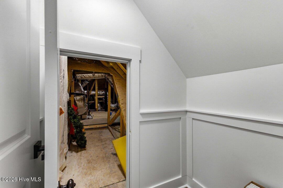 100560083 | Photo 37