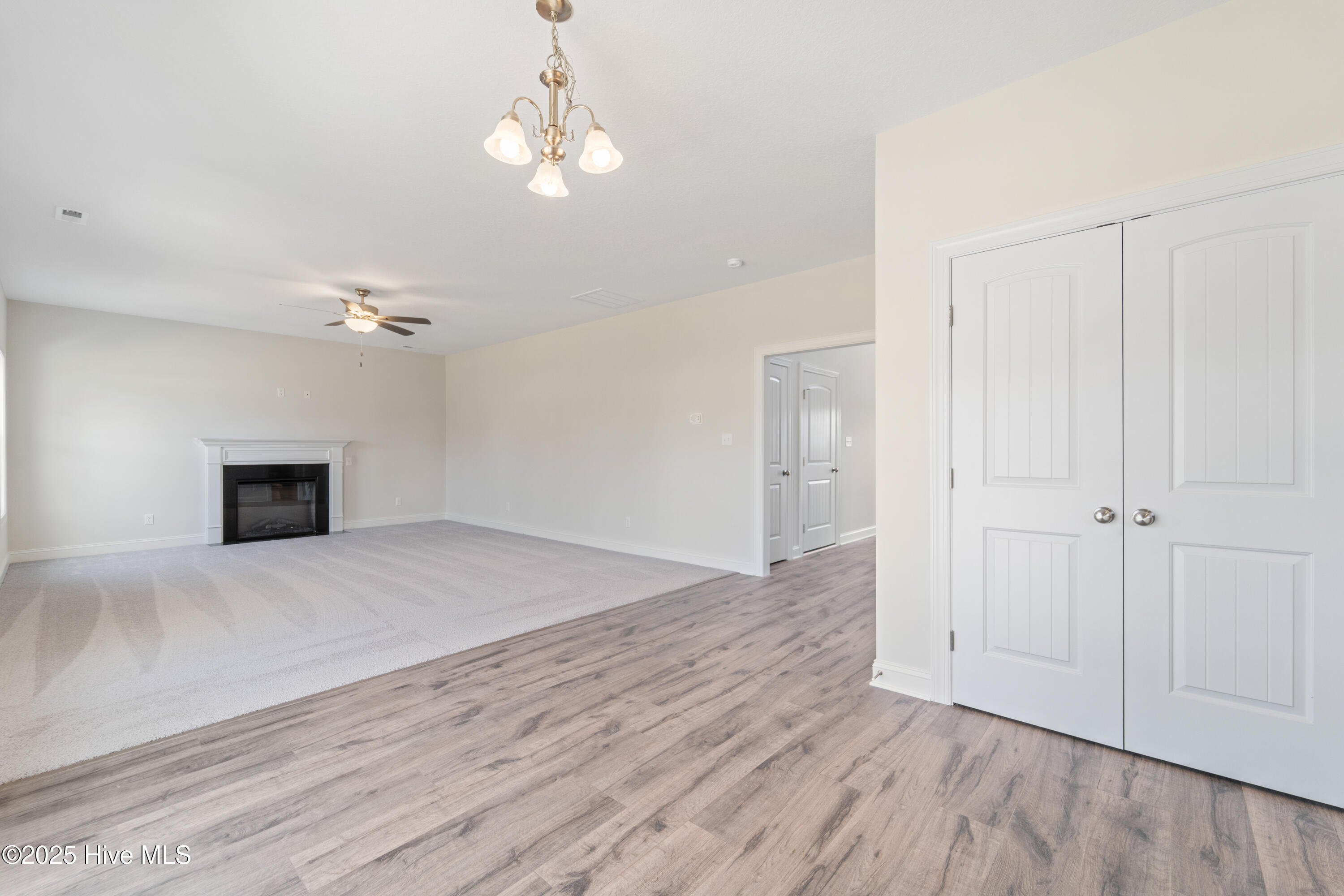 100518960 | Photo 11