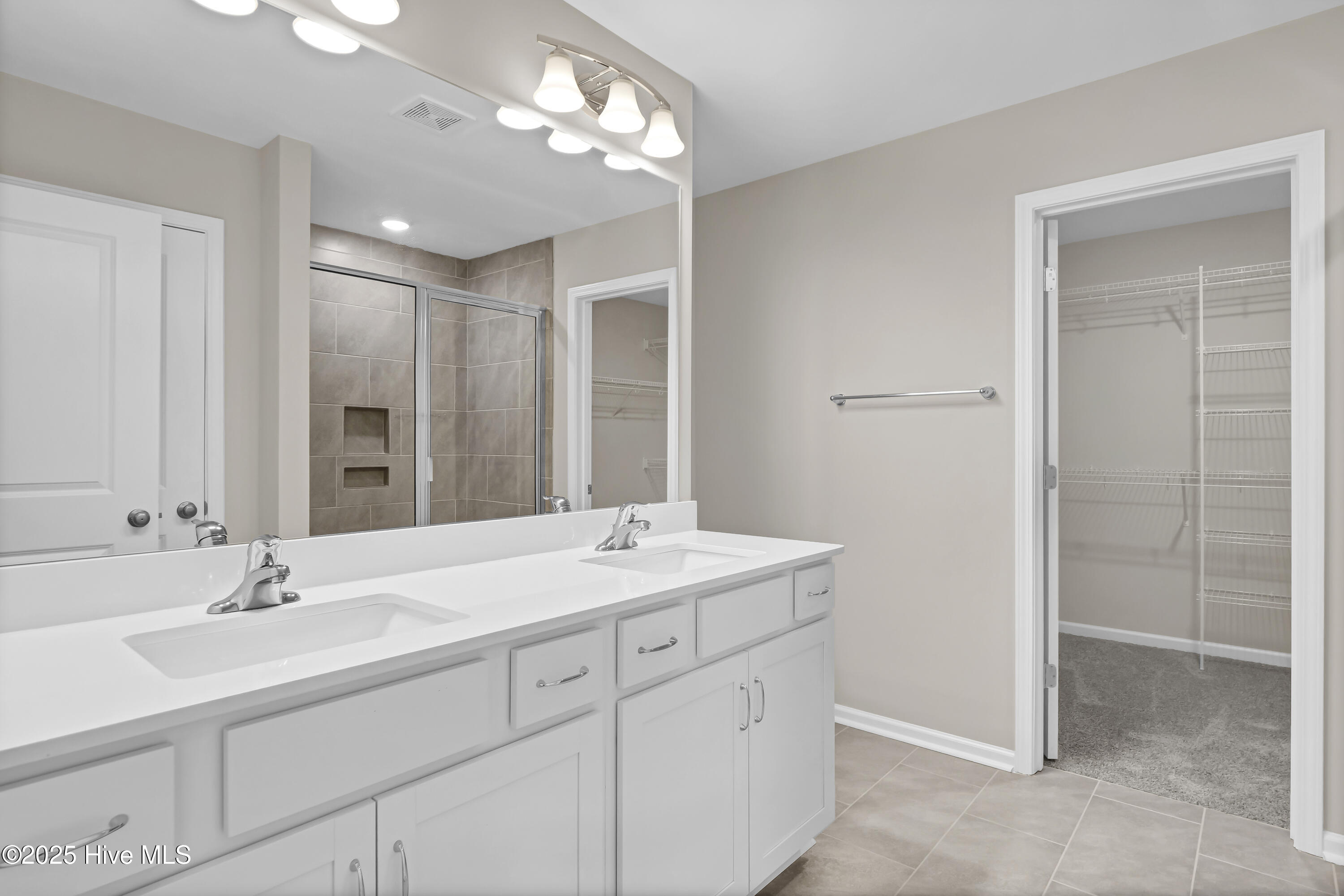 100514629 | Photo 18