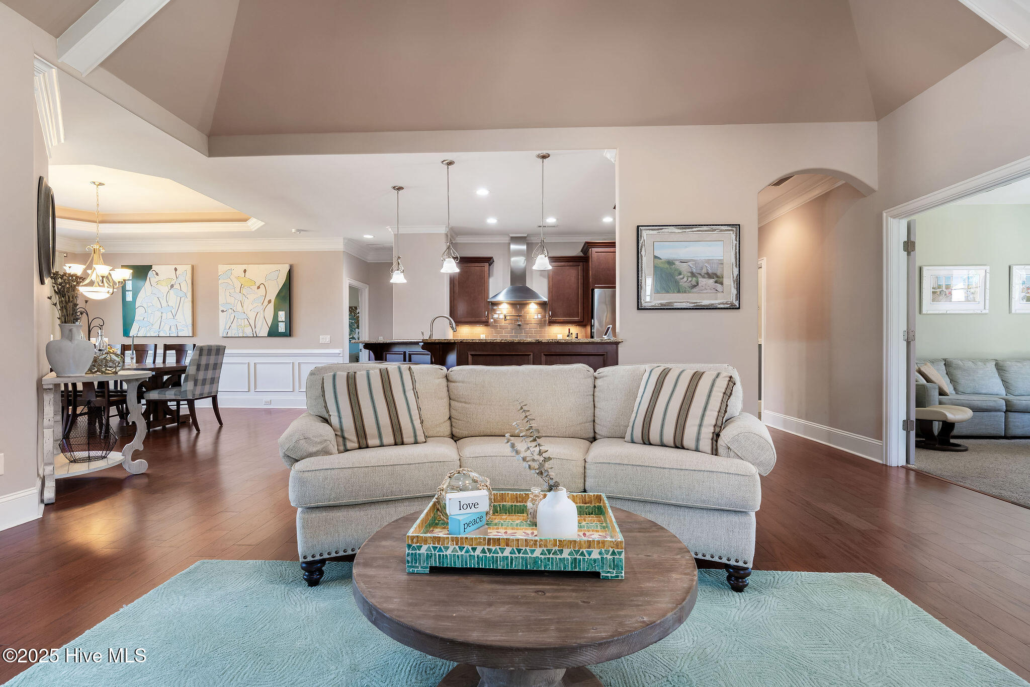 100541913 | Photo 50