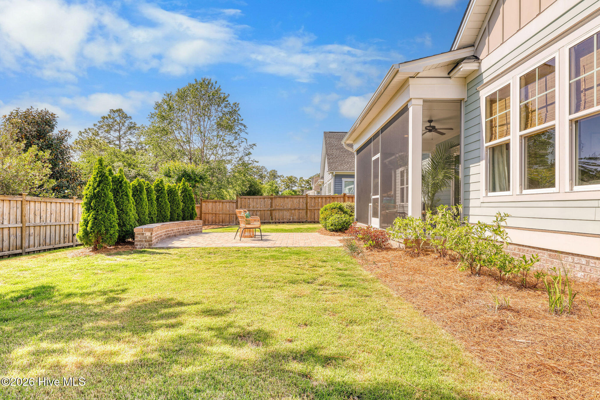 100569190 | Photo 38