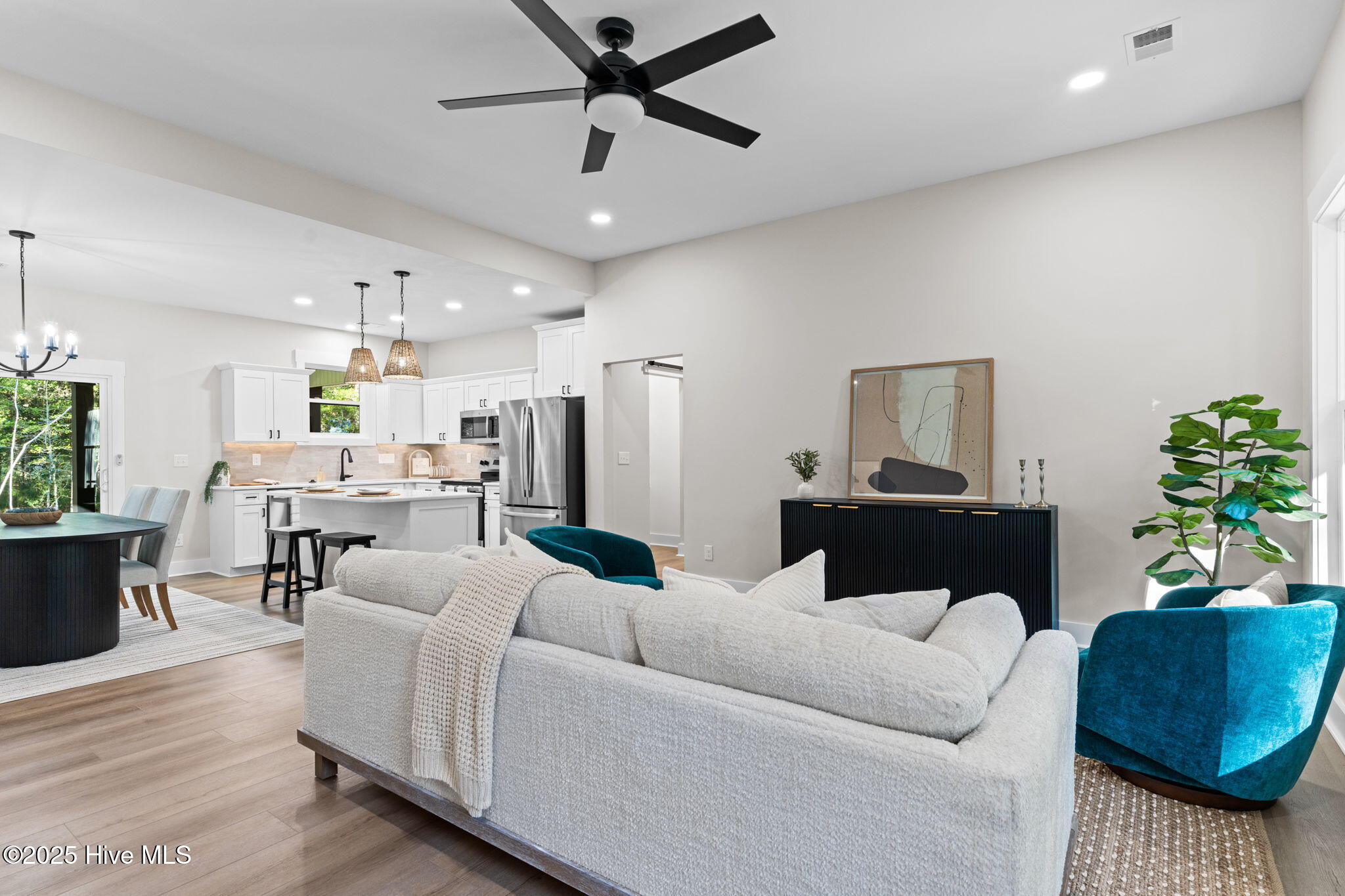 100537553 | Photo 27