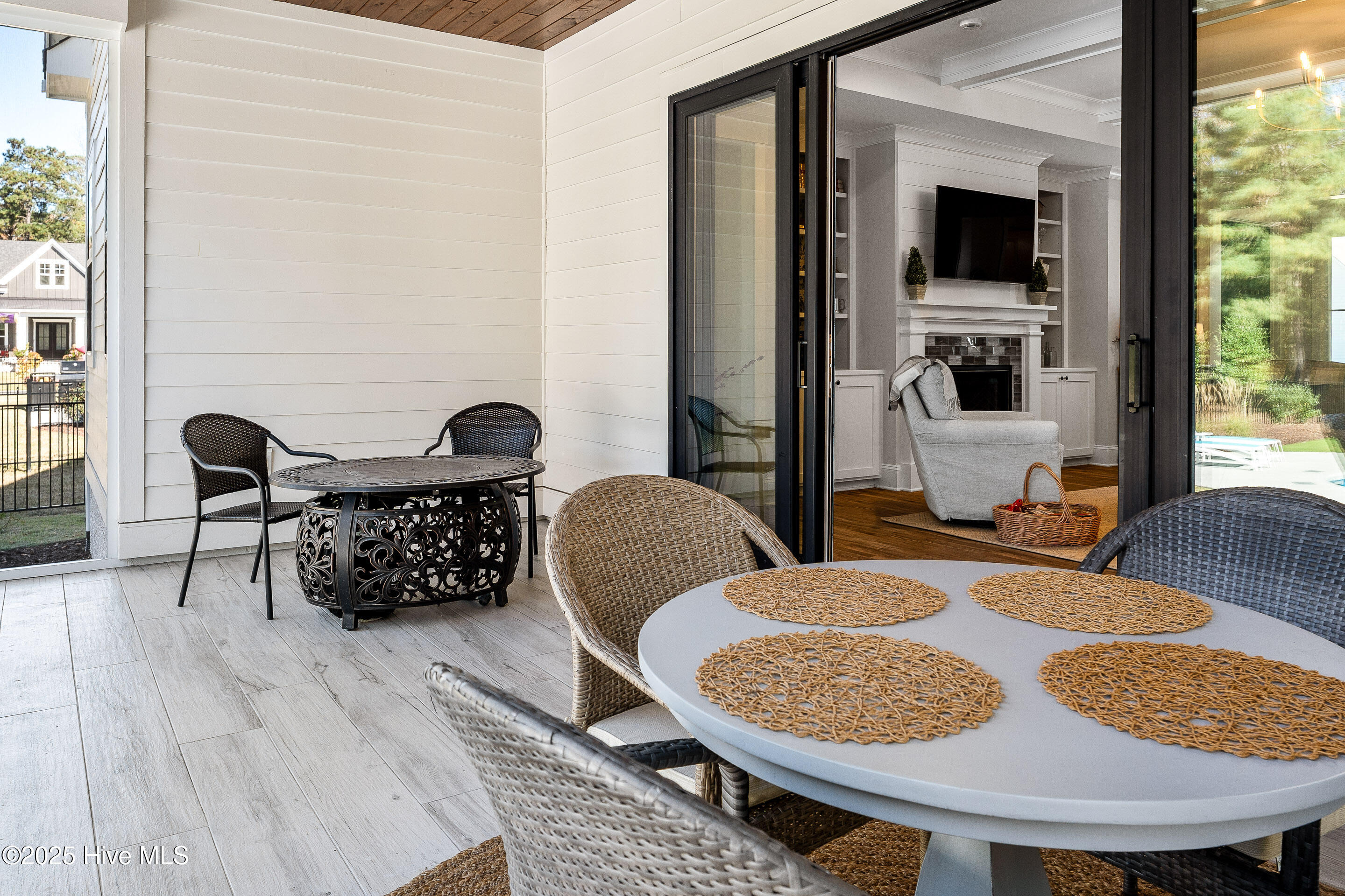 100539739 | Photo 47