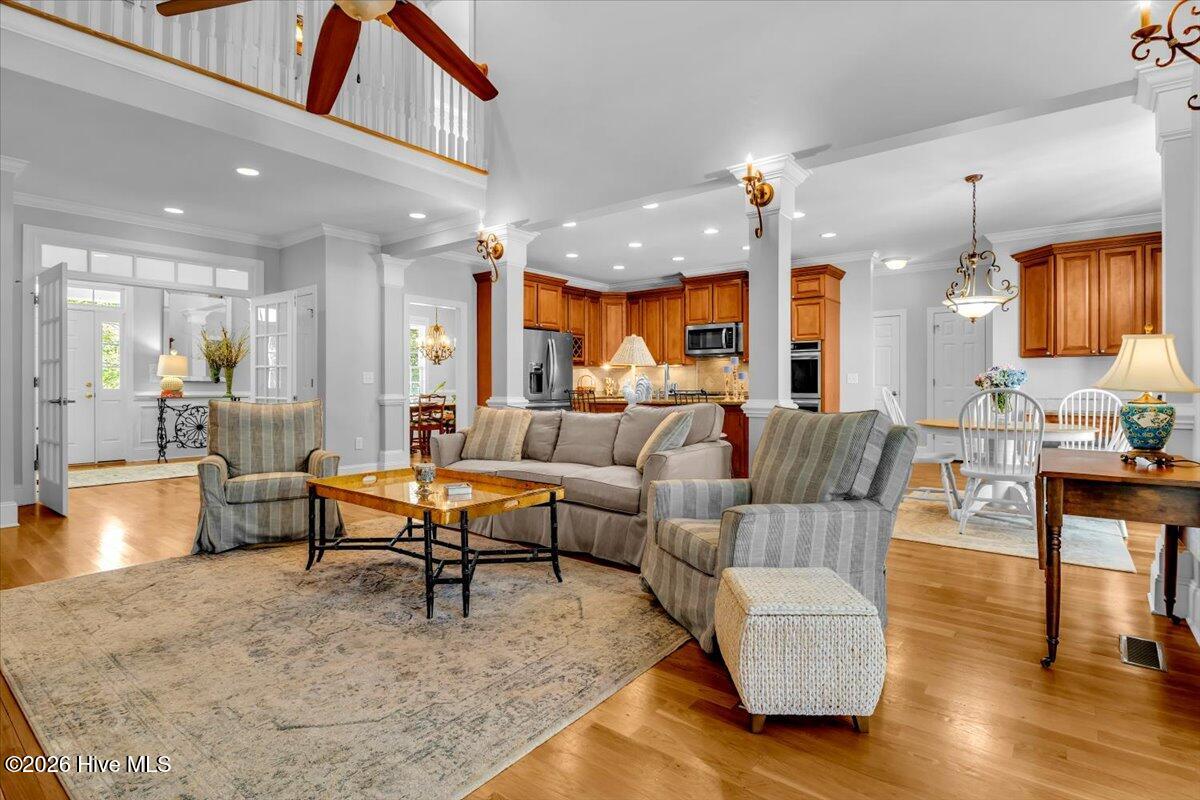 100565920 | Photo 26