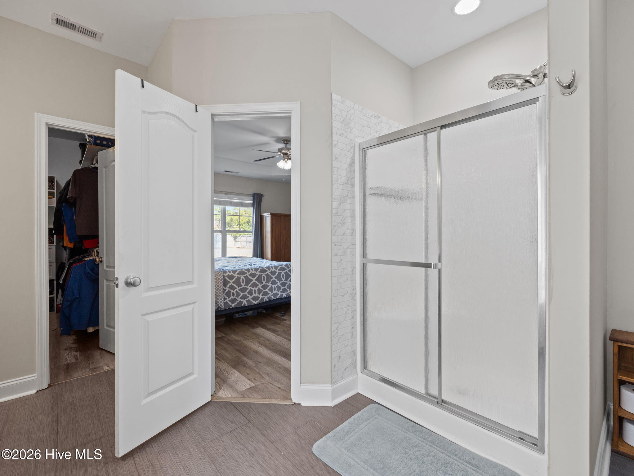 100564240 | Photo 29