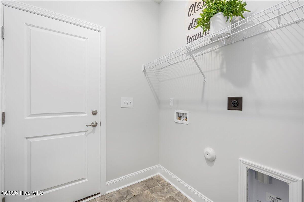 100547135 | Photo 25