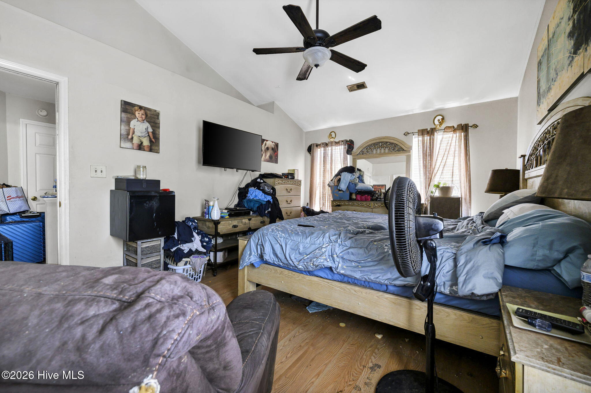 100570631 | Photo 13