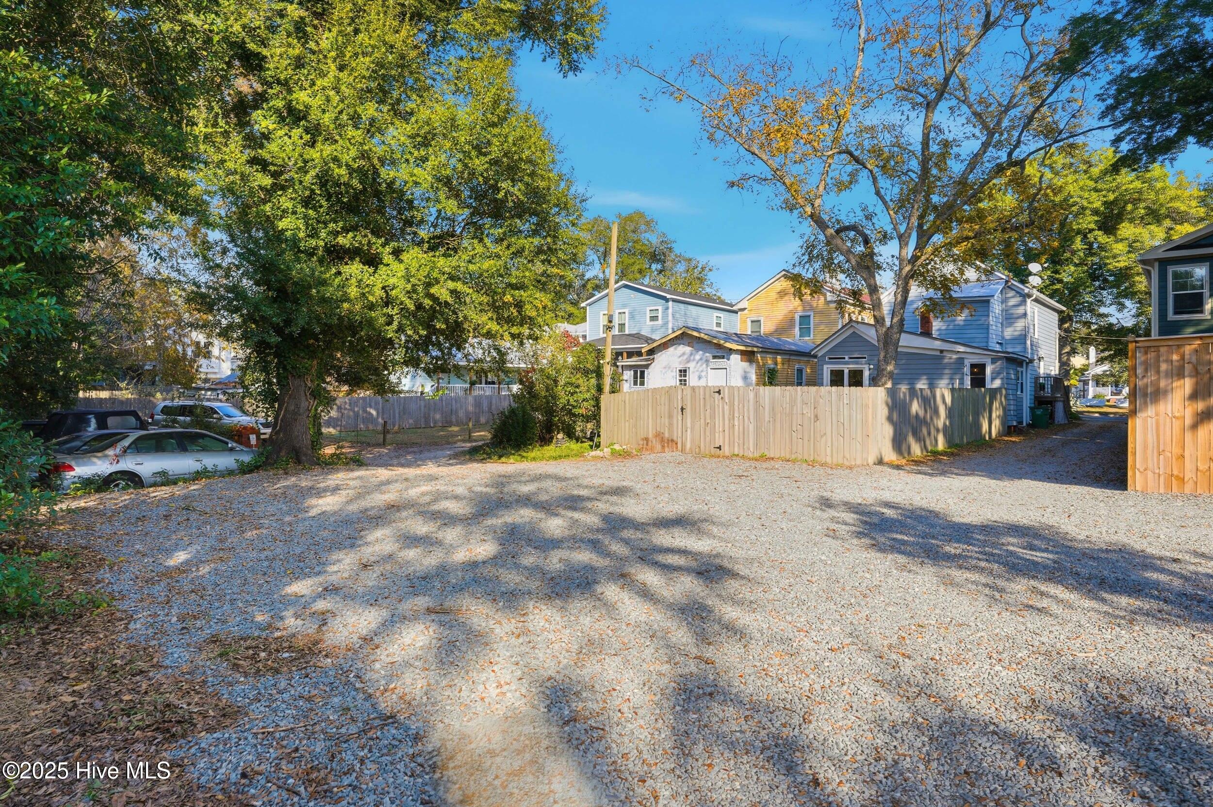 100542379 | Photo 33