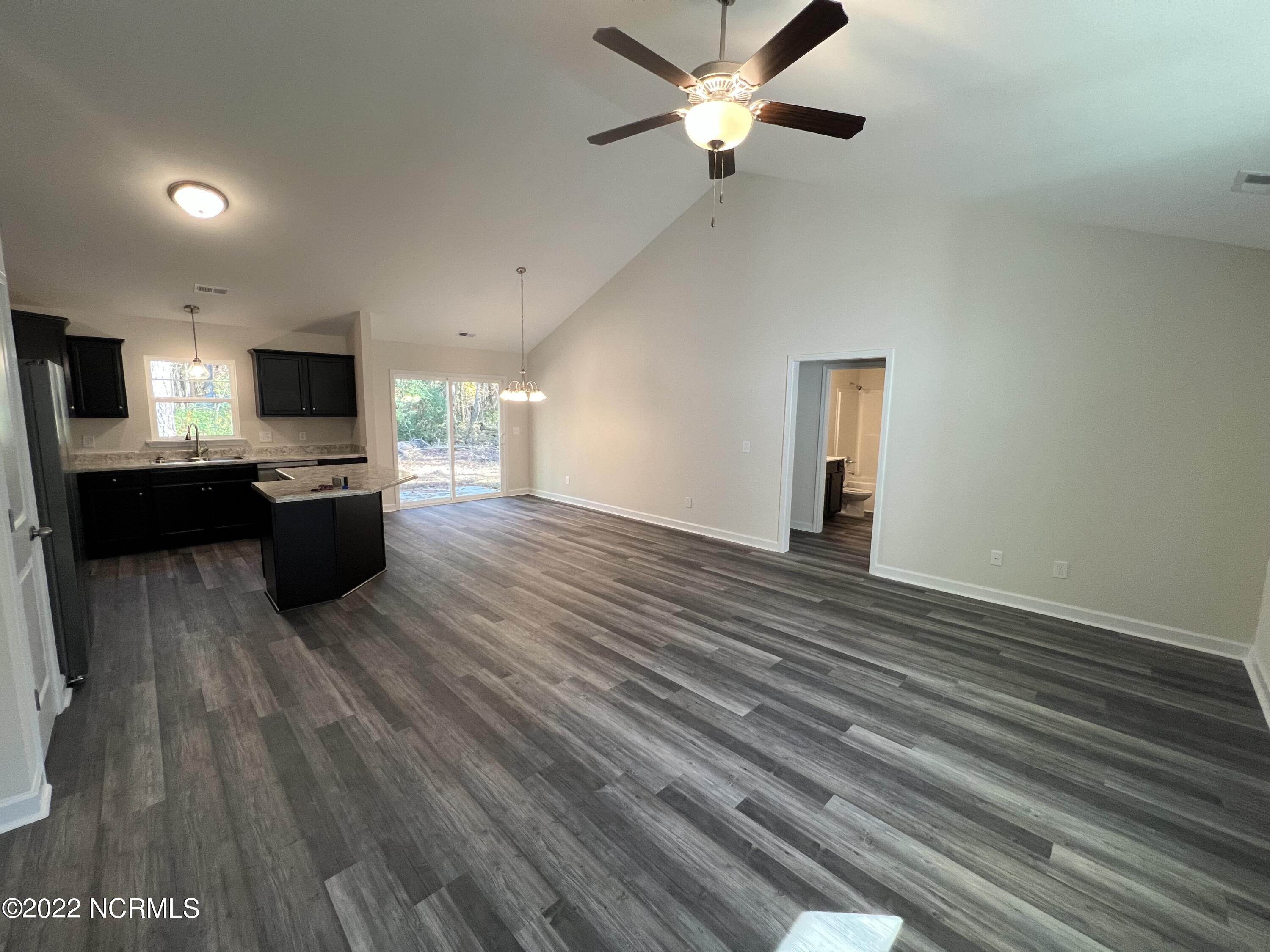 100557445 | Photo 12