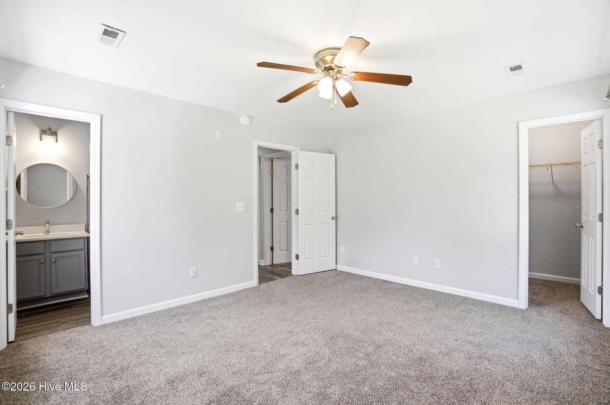 100567407 | Photo 26