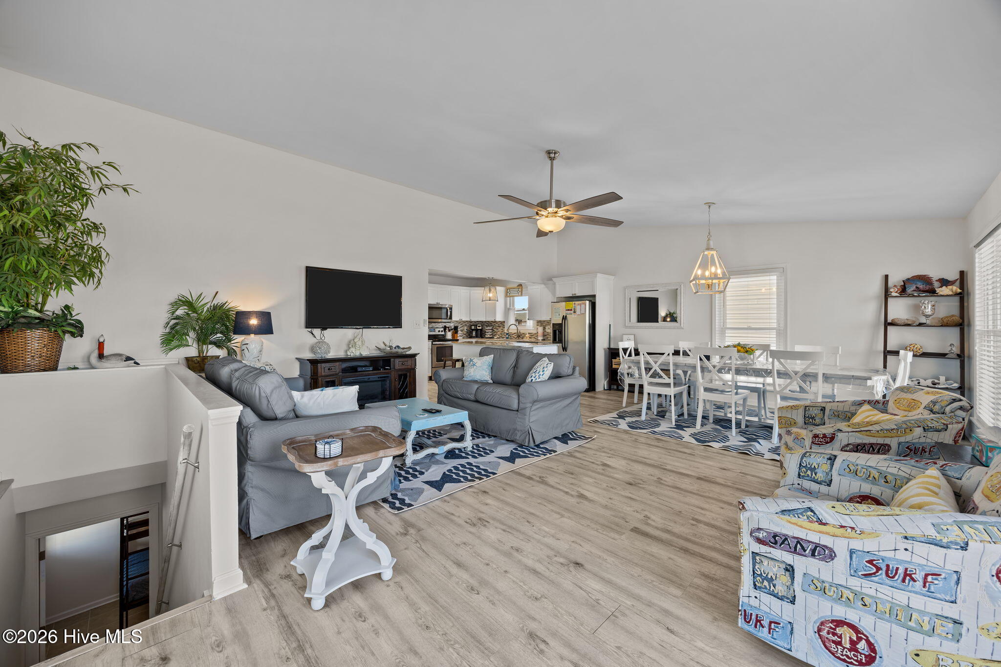 100552001 | Photo 21