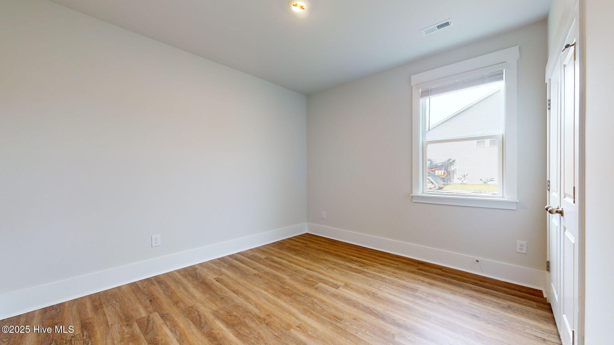 100543683 | Photo 25