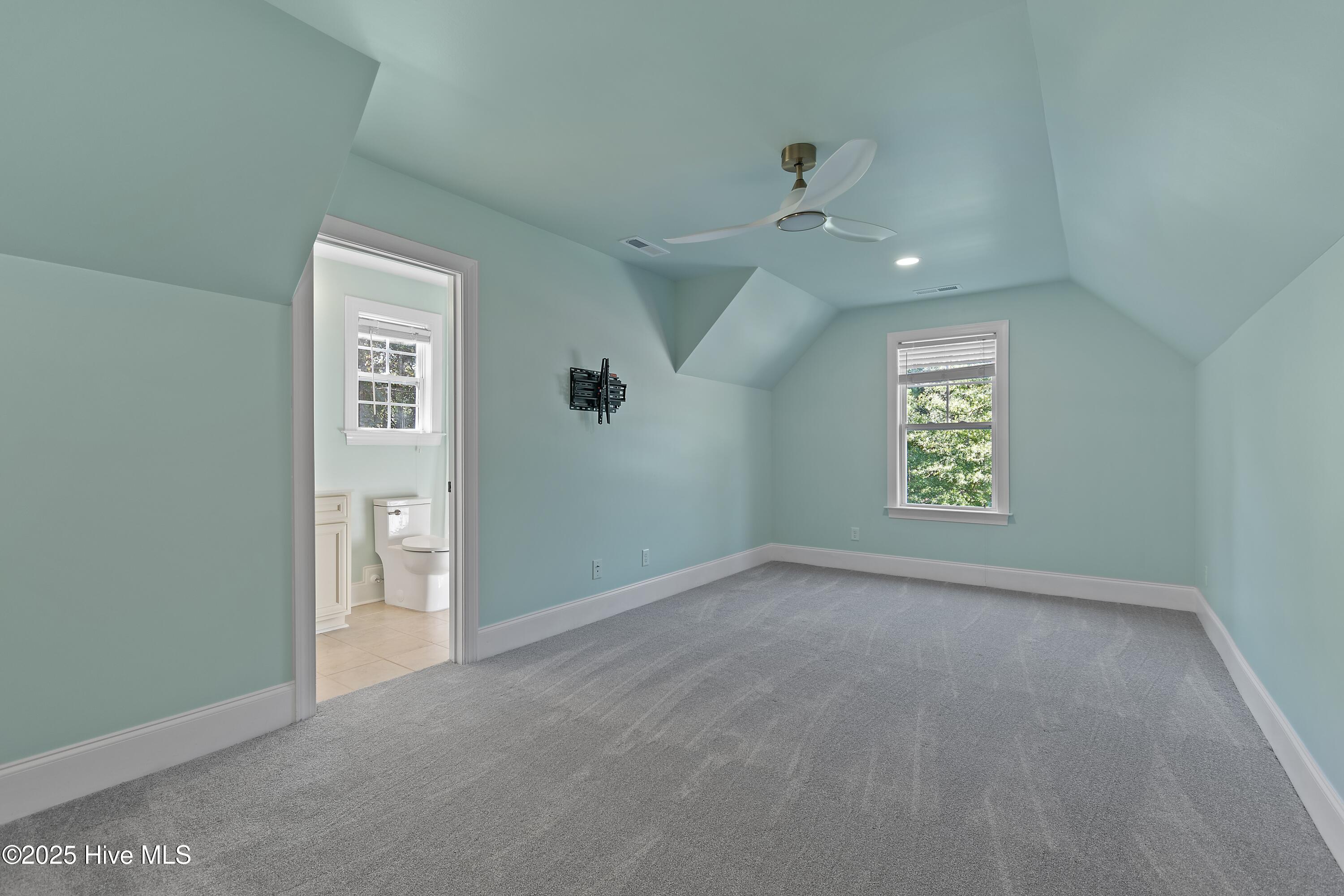 100534757 | Photo 33