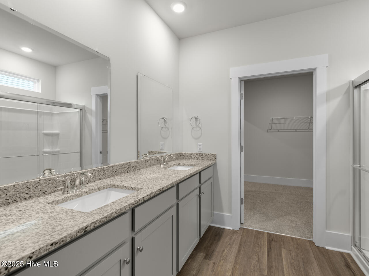 100566279 | Photo 20