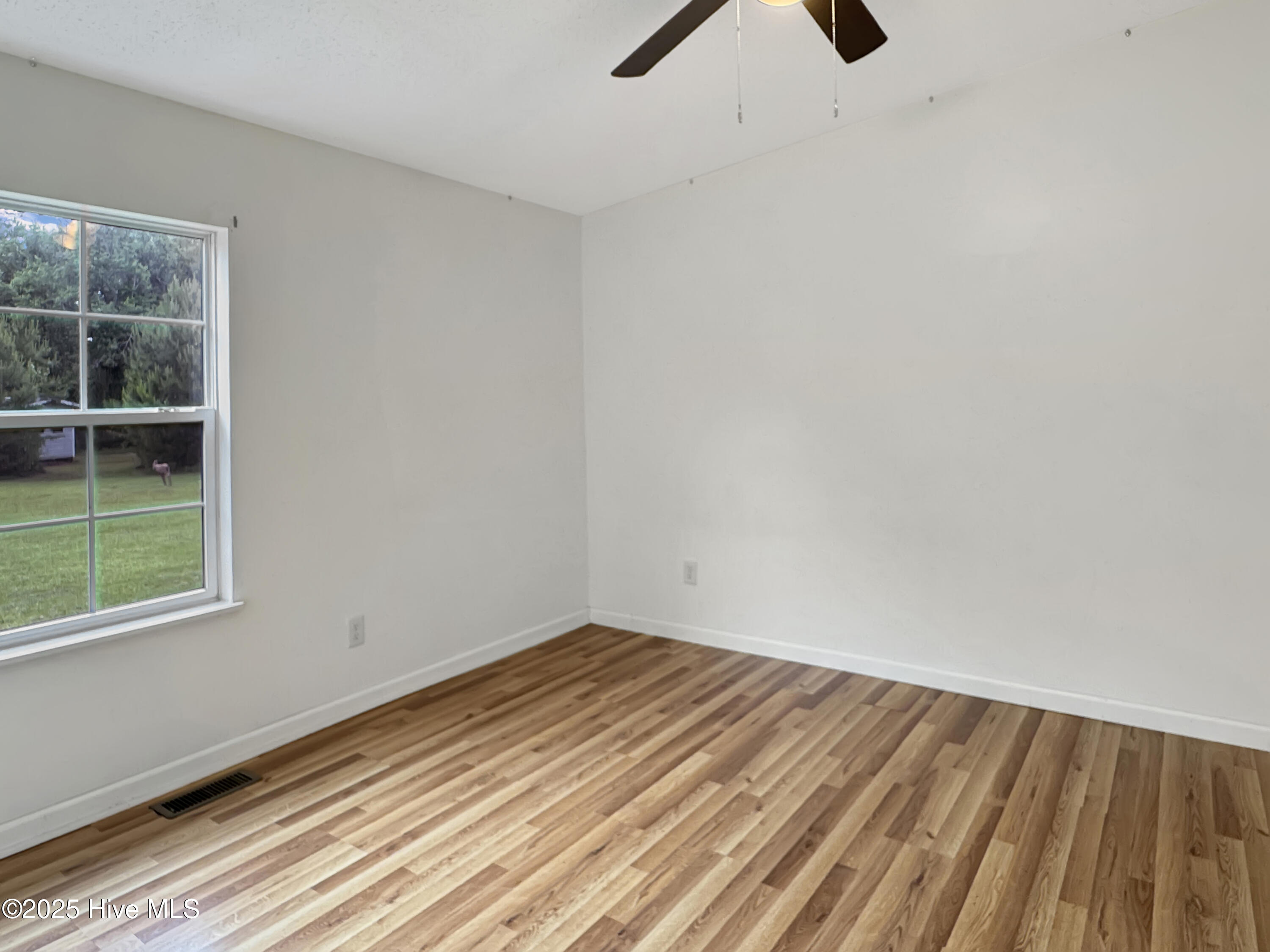 100518918 | Photo 28