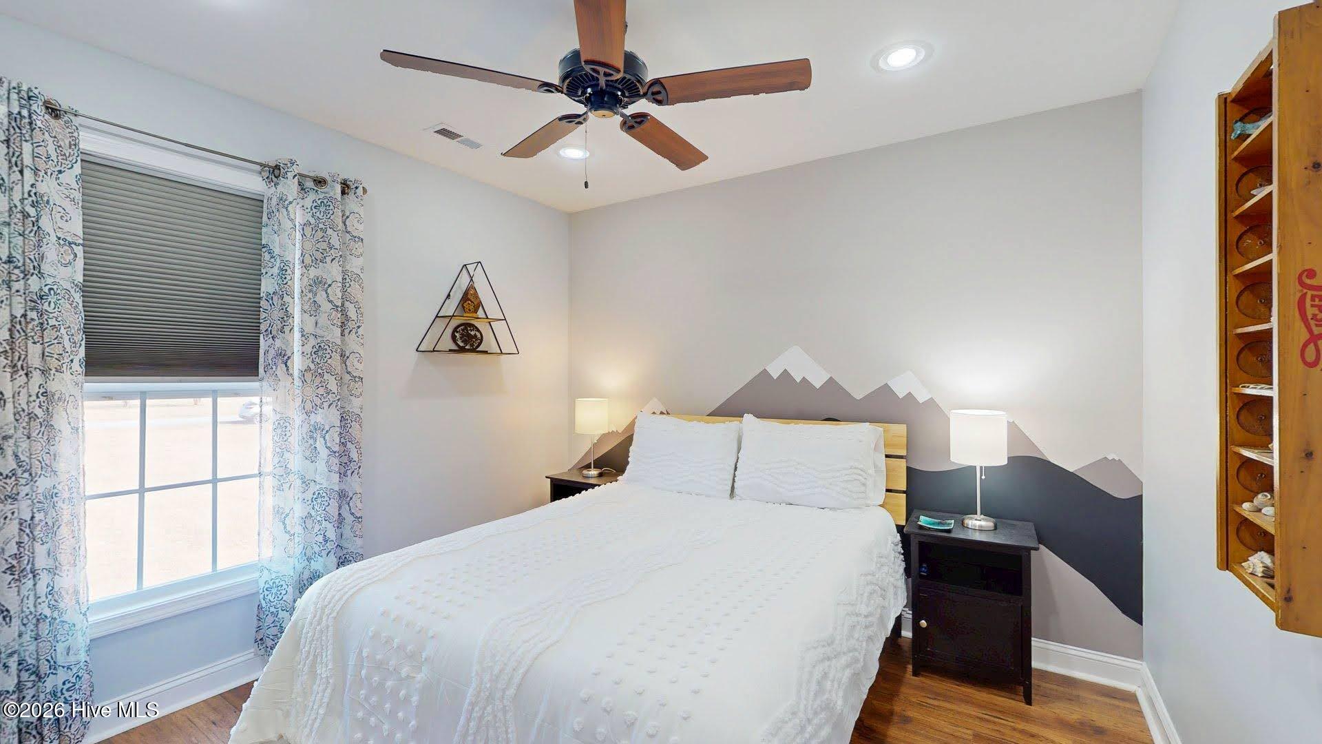 100548342 | Photo 26