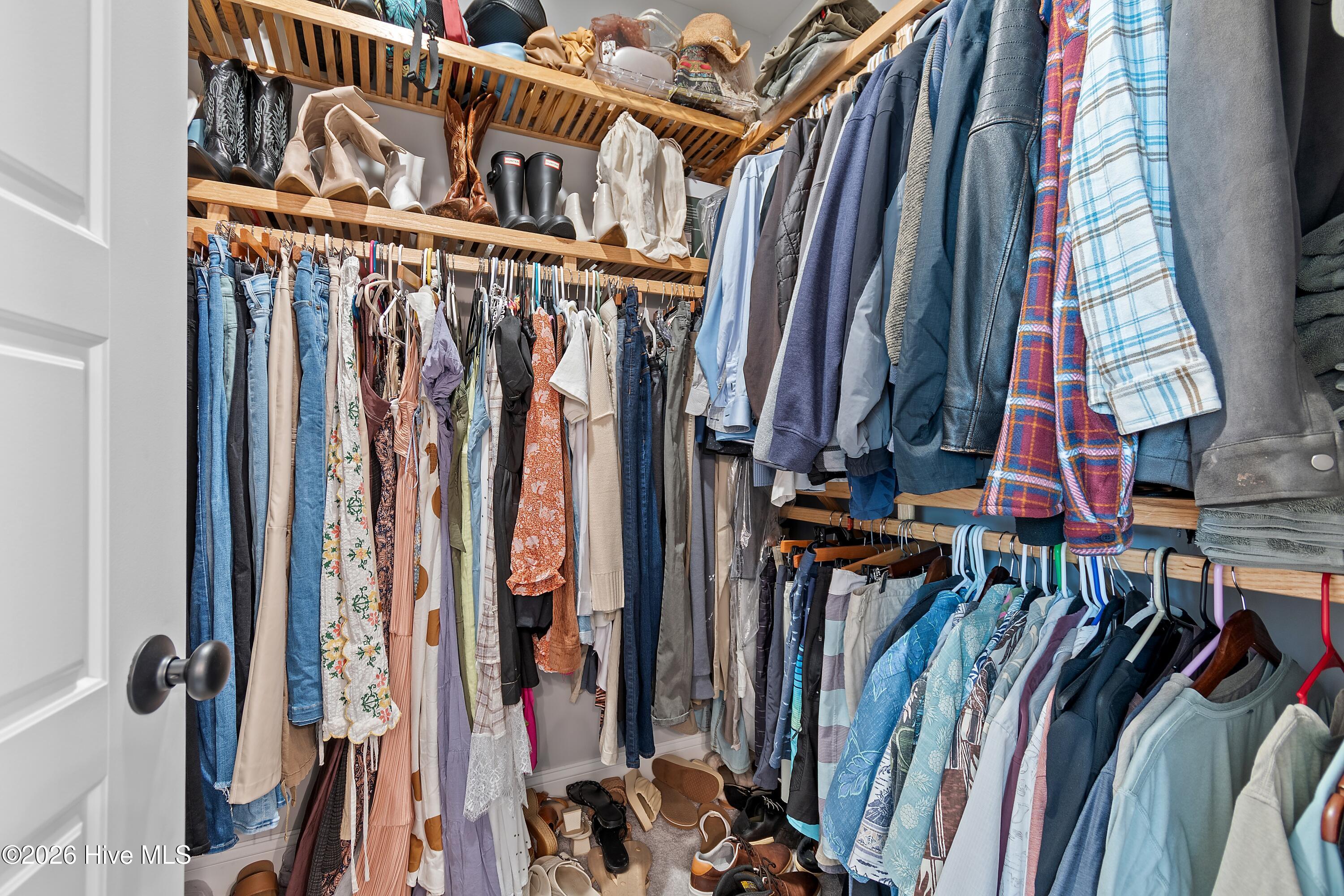 100565017 | Photo 35