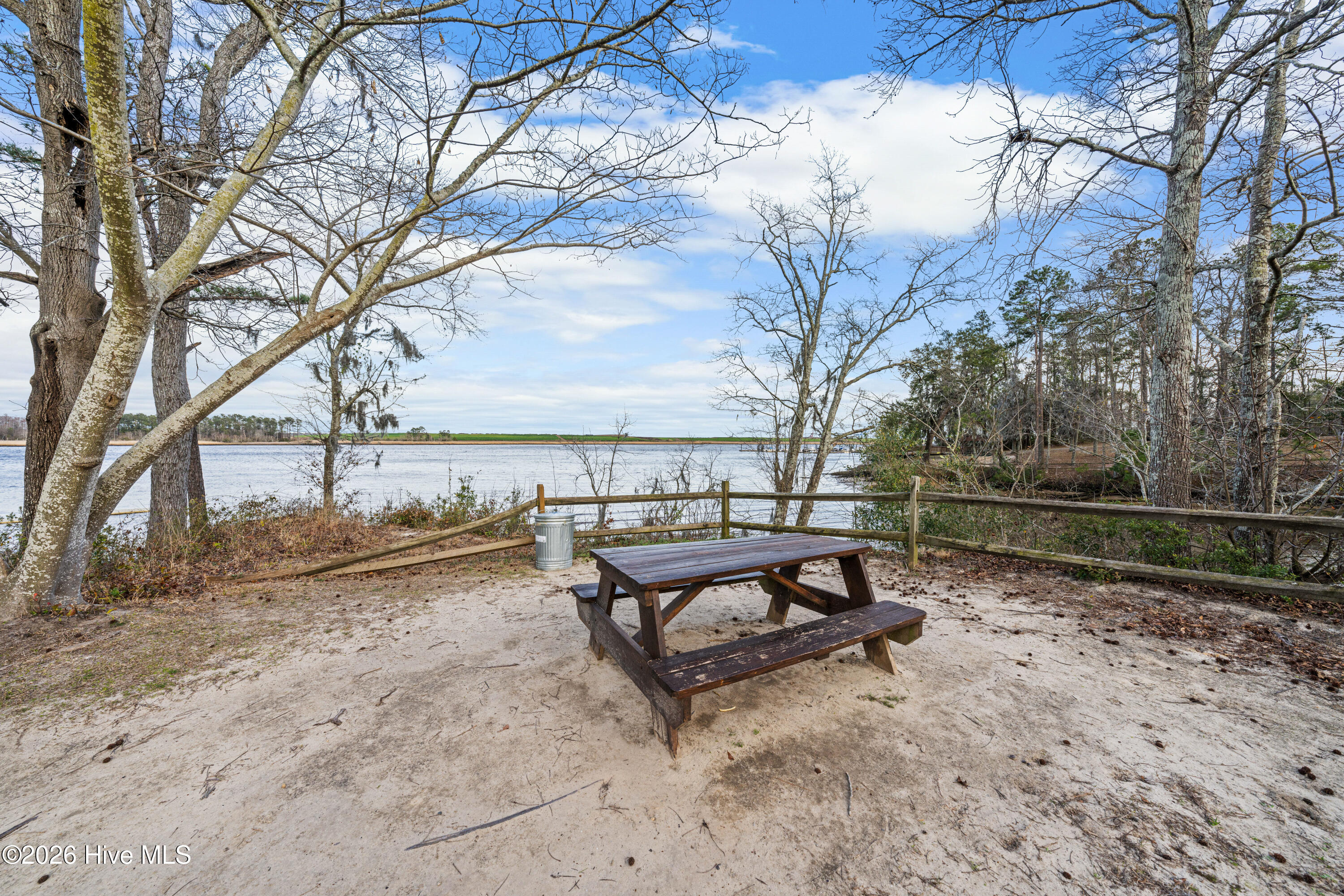 100563729 | Photo 75