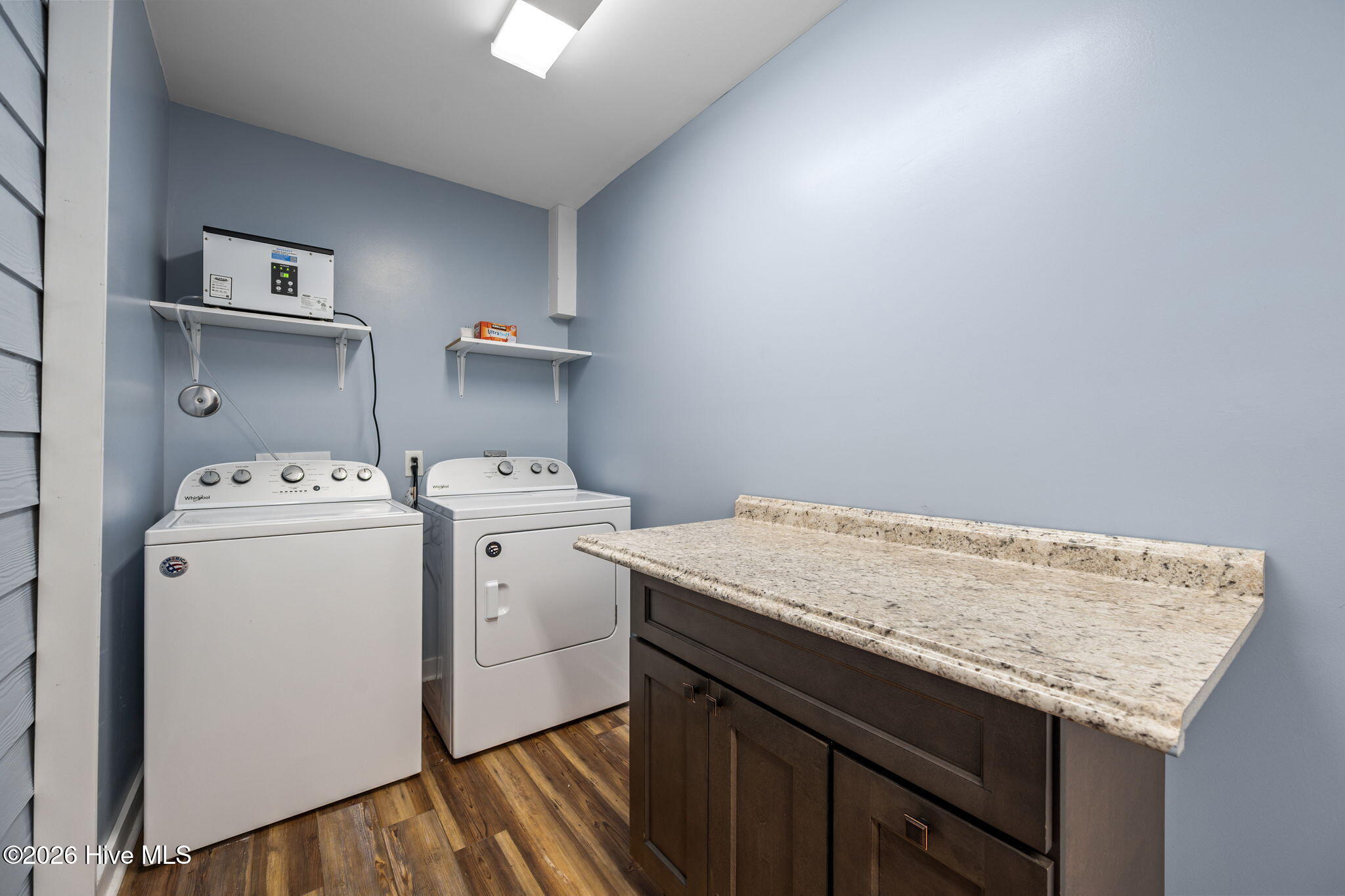 100569093 | Photo 51