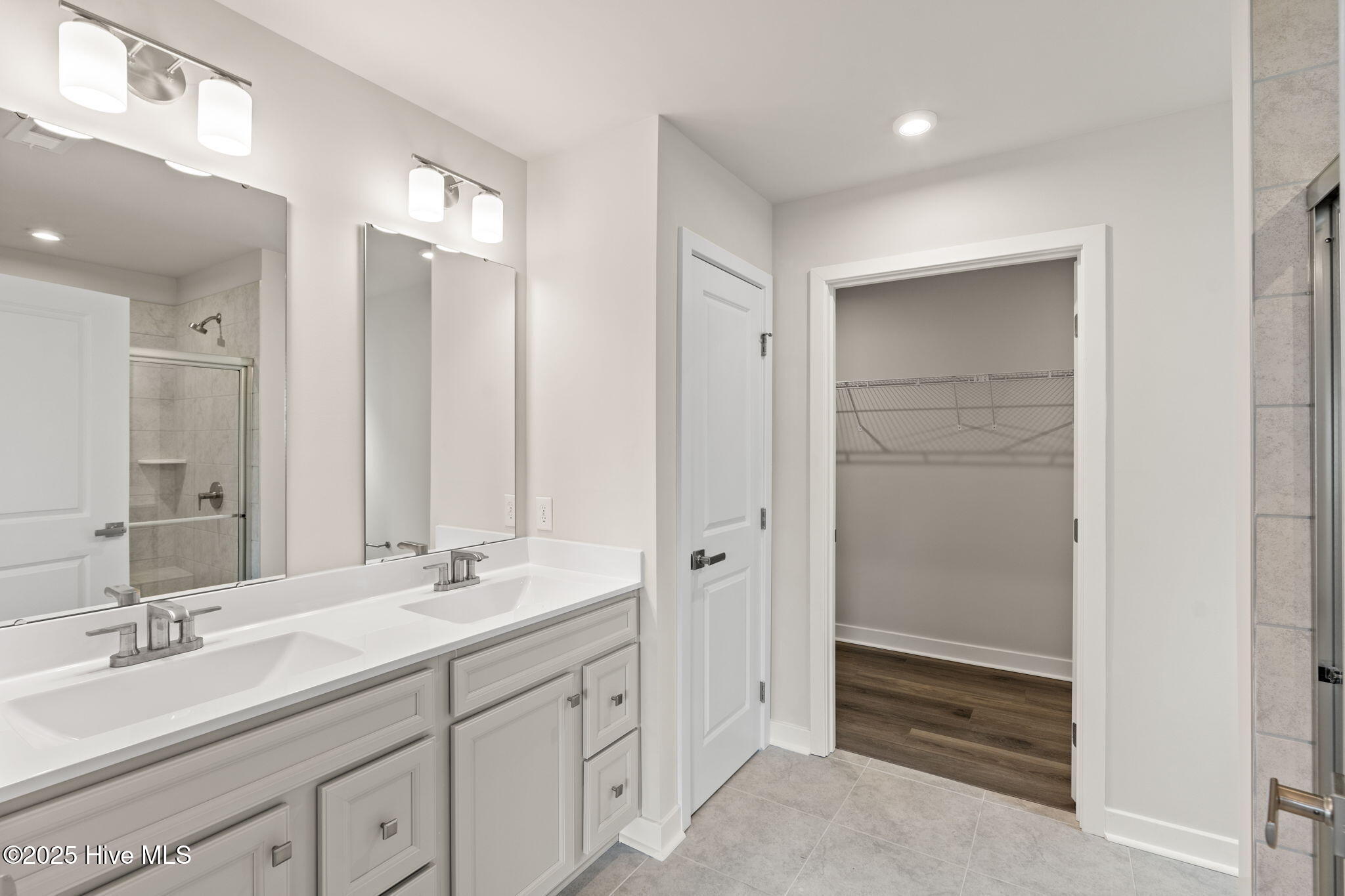 100530777 | Photo 13