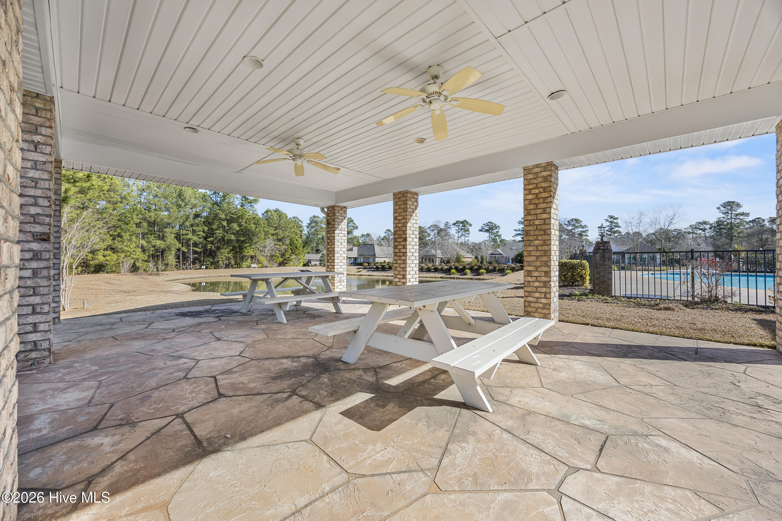 100552325 | Photo 50