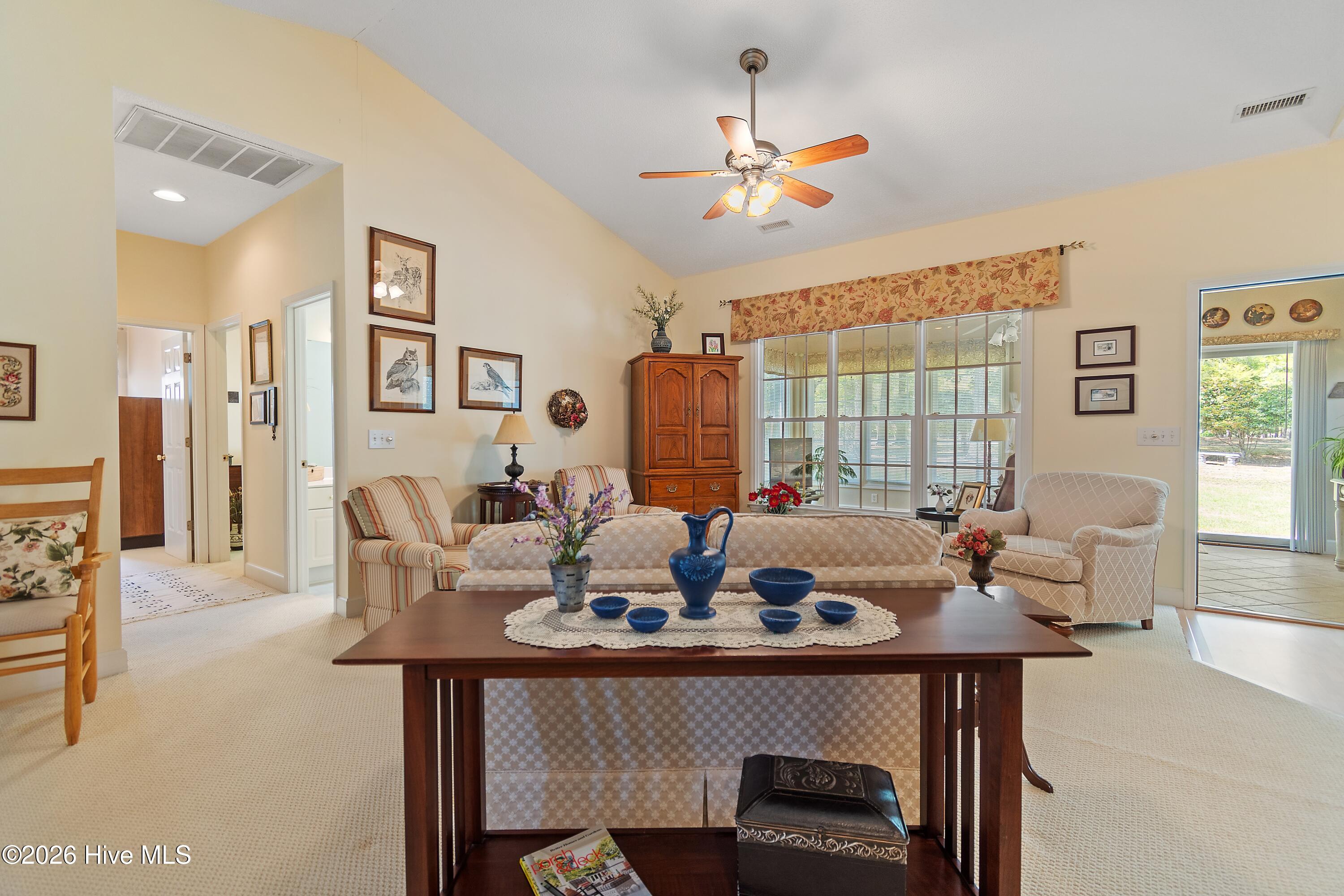 100567872 | Photo 24