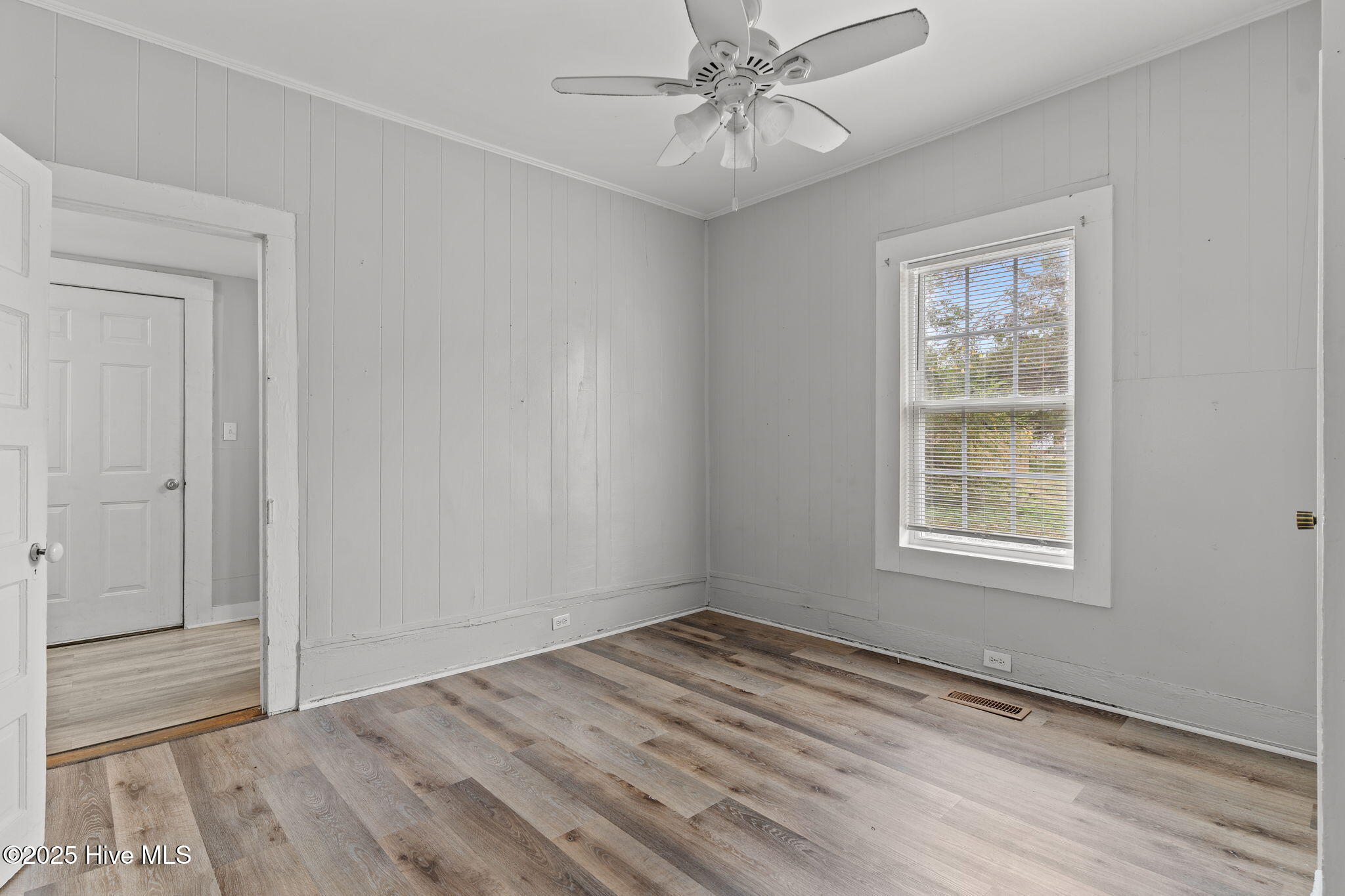 100542982 | Photo 34