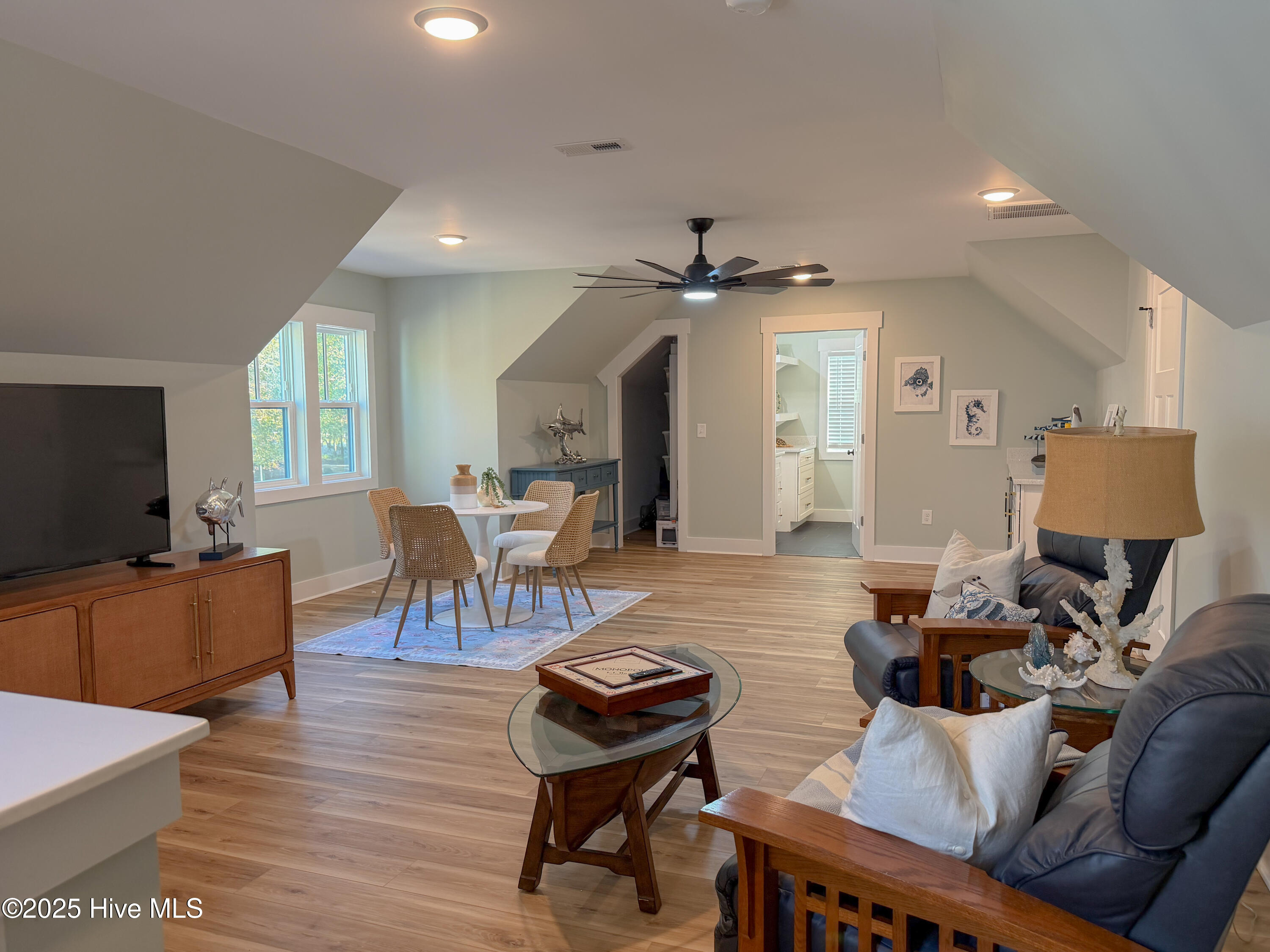 100546436 | Photo 43