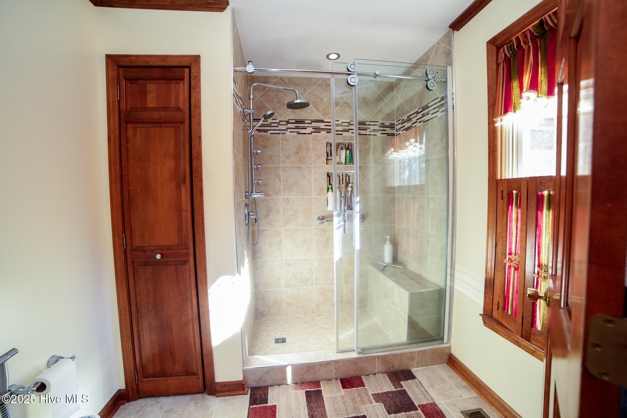 100545469 | Photo 32