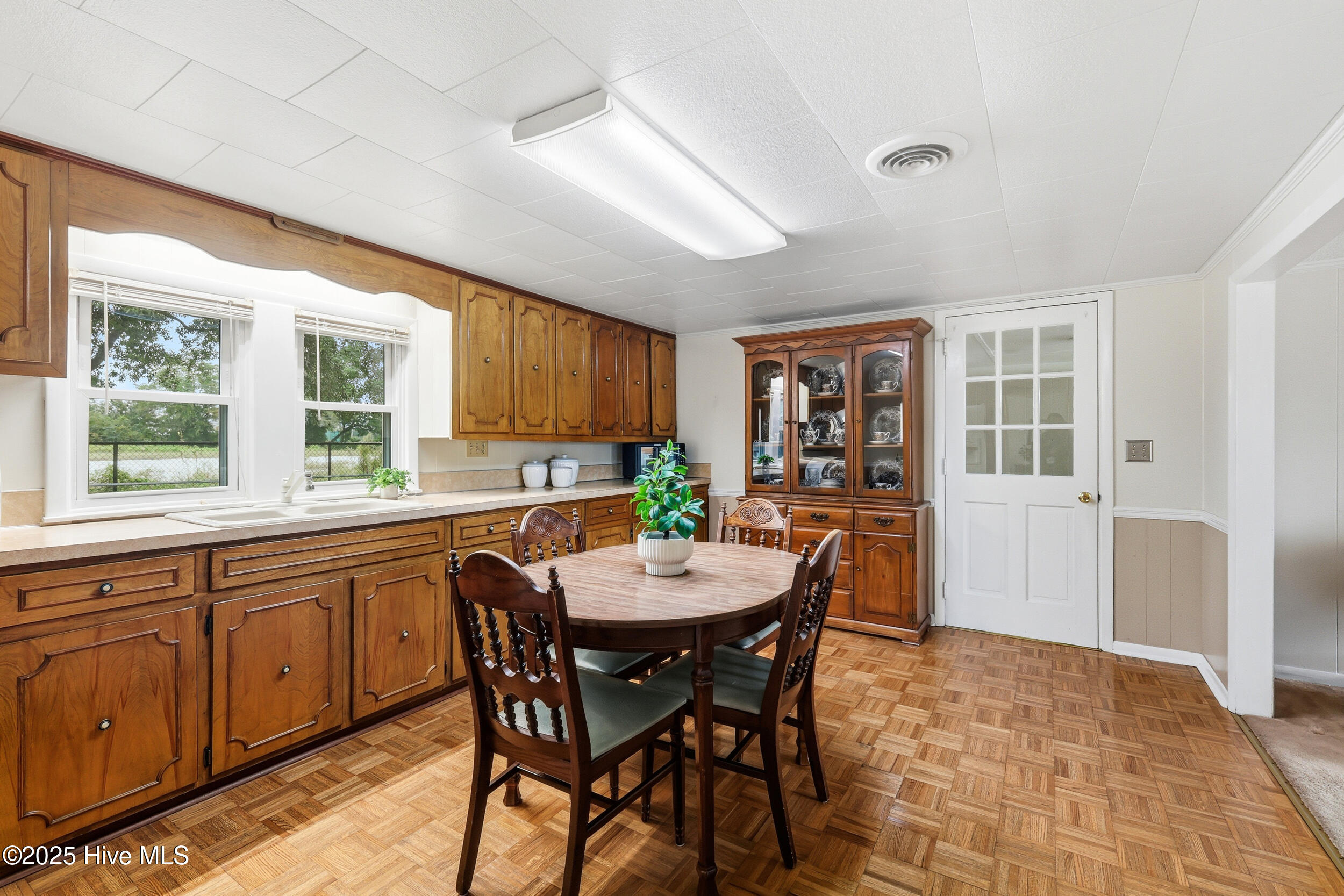 100536574 | Photo 12