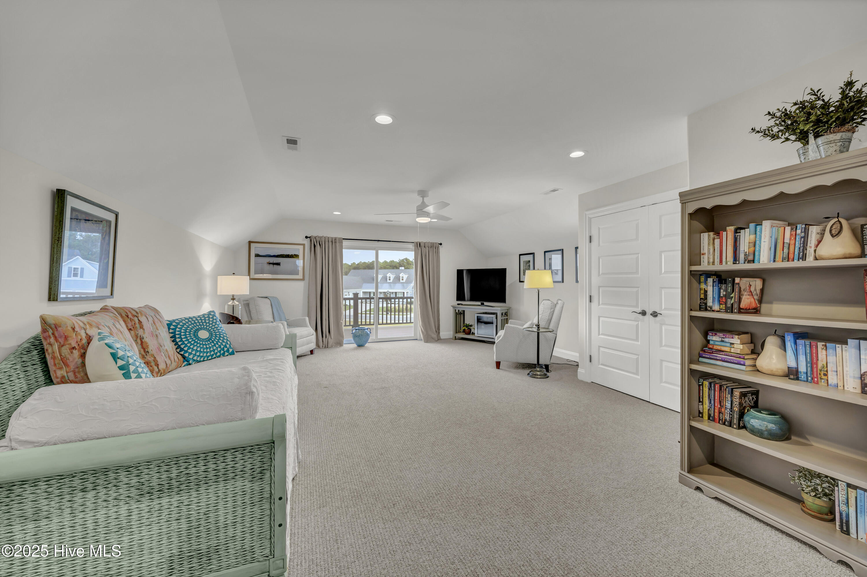 100557399 | Photo 54