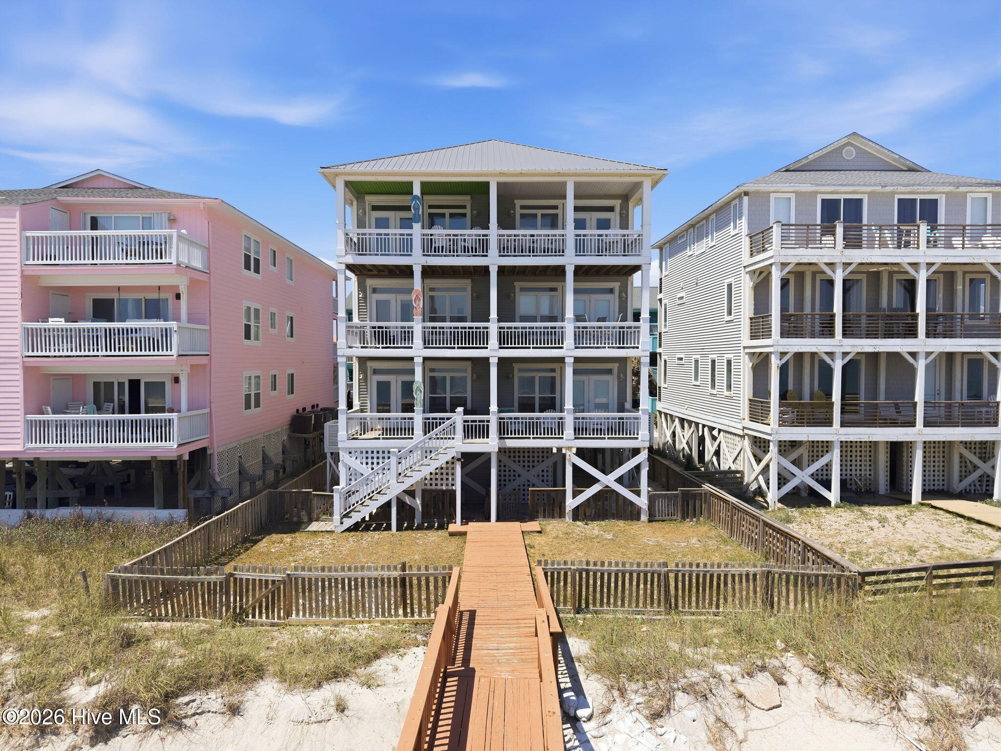 100570337 | Photo 17