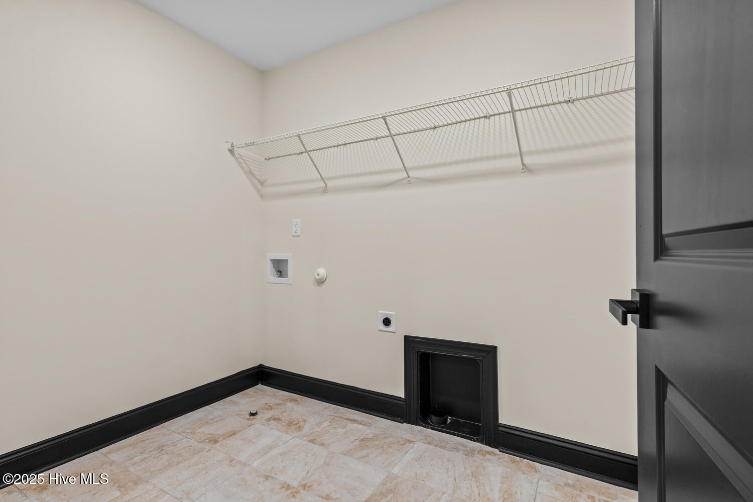 100536323 | Photo 26