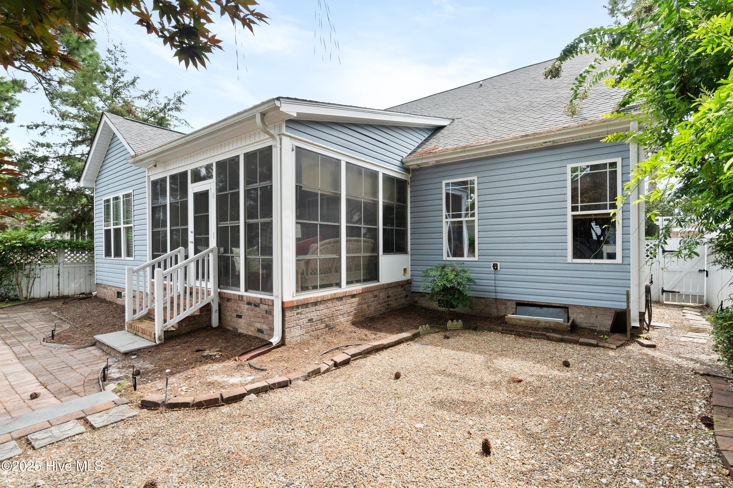 100525982 | Photo 62