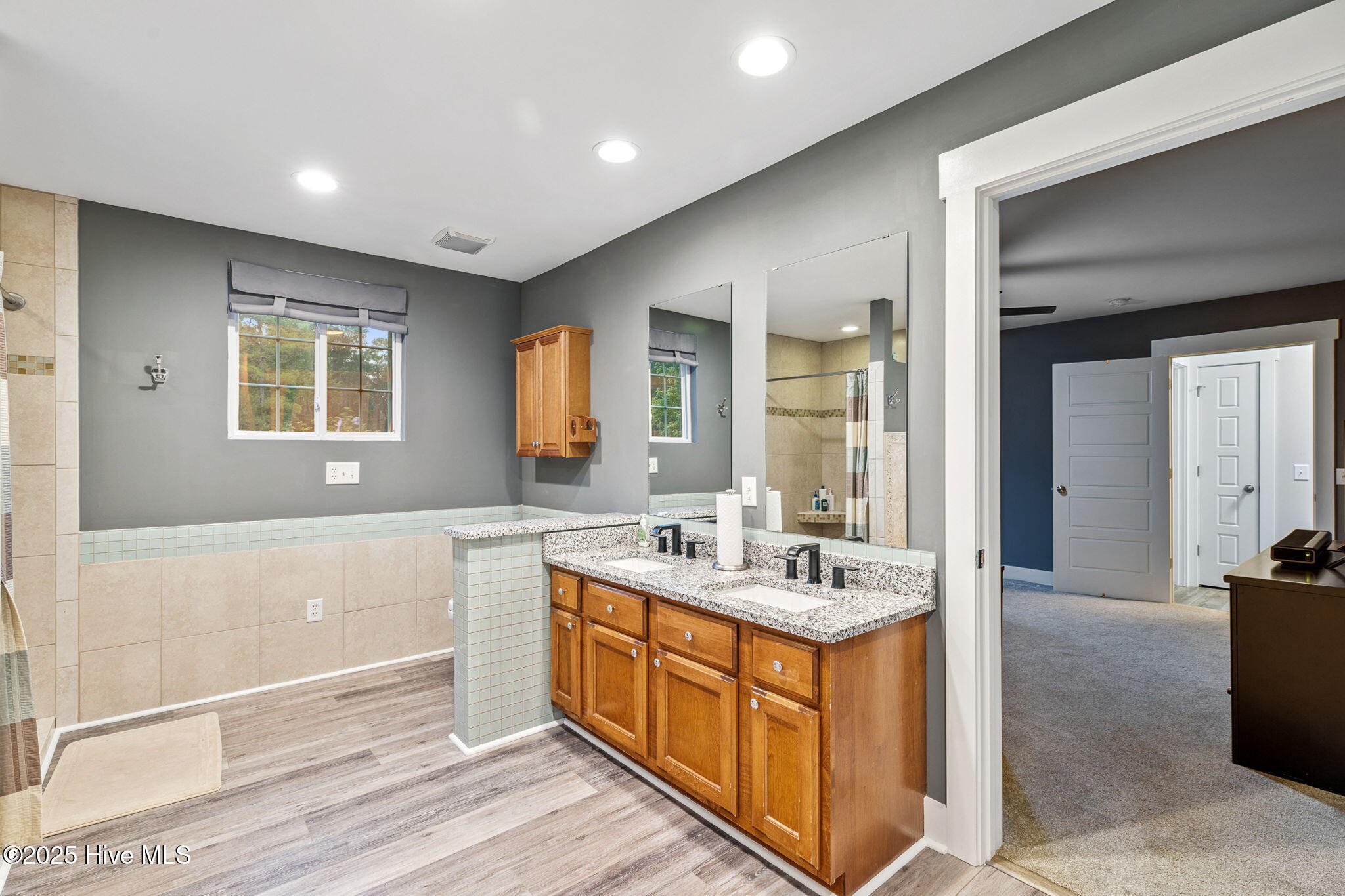 100520398 | Photo 37