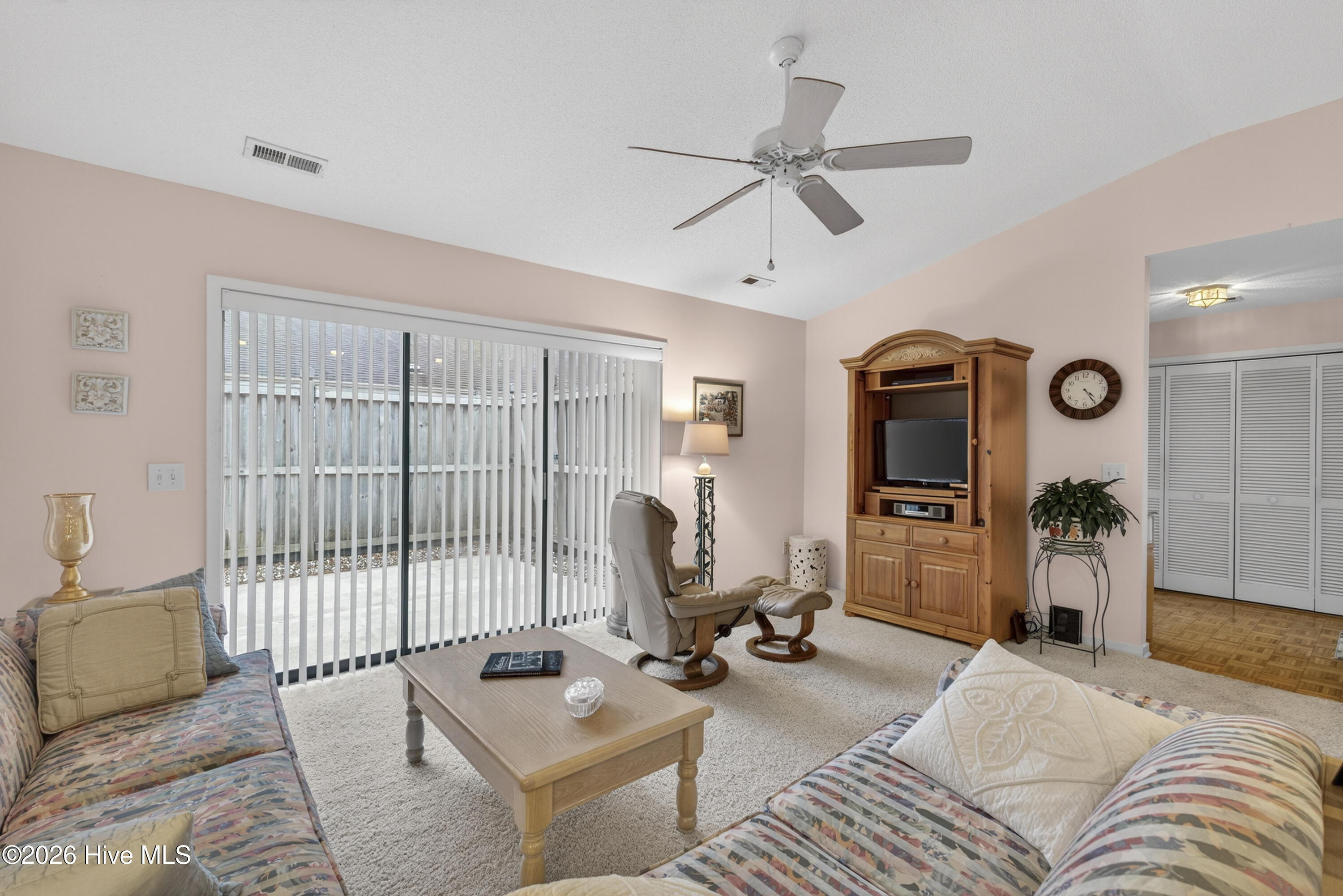 100557206 | Photo 23