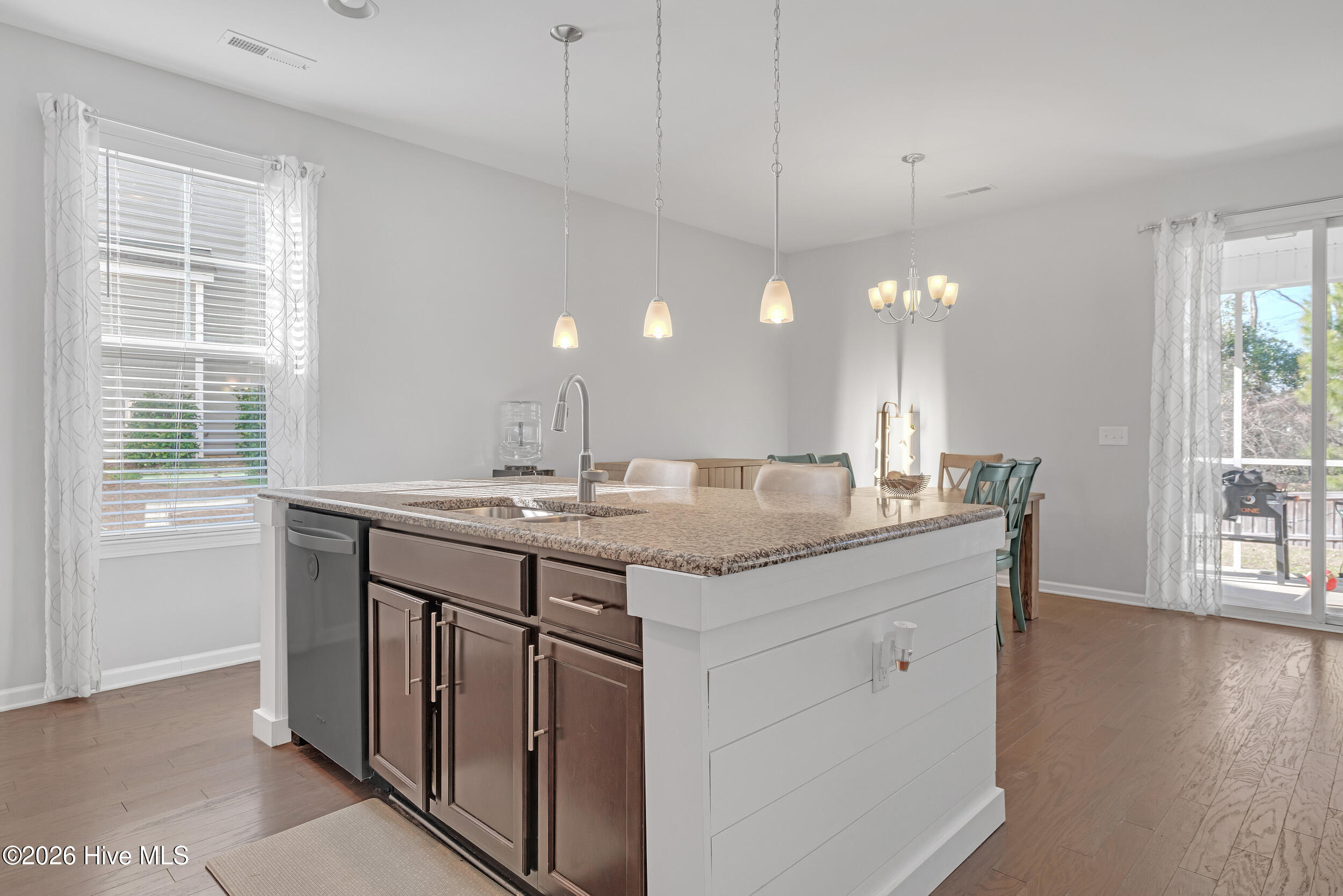 100551488 | Photo 18