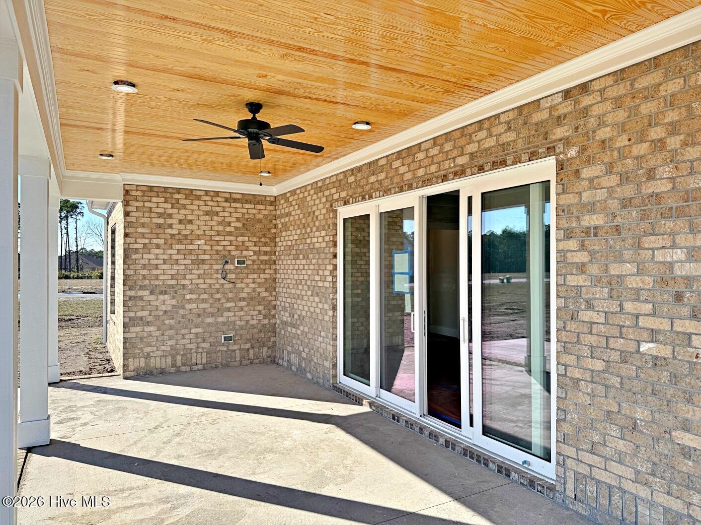 100547015 | Photo 27