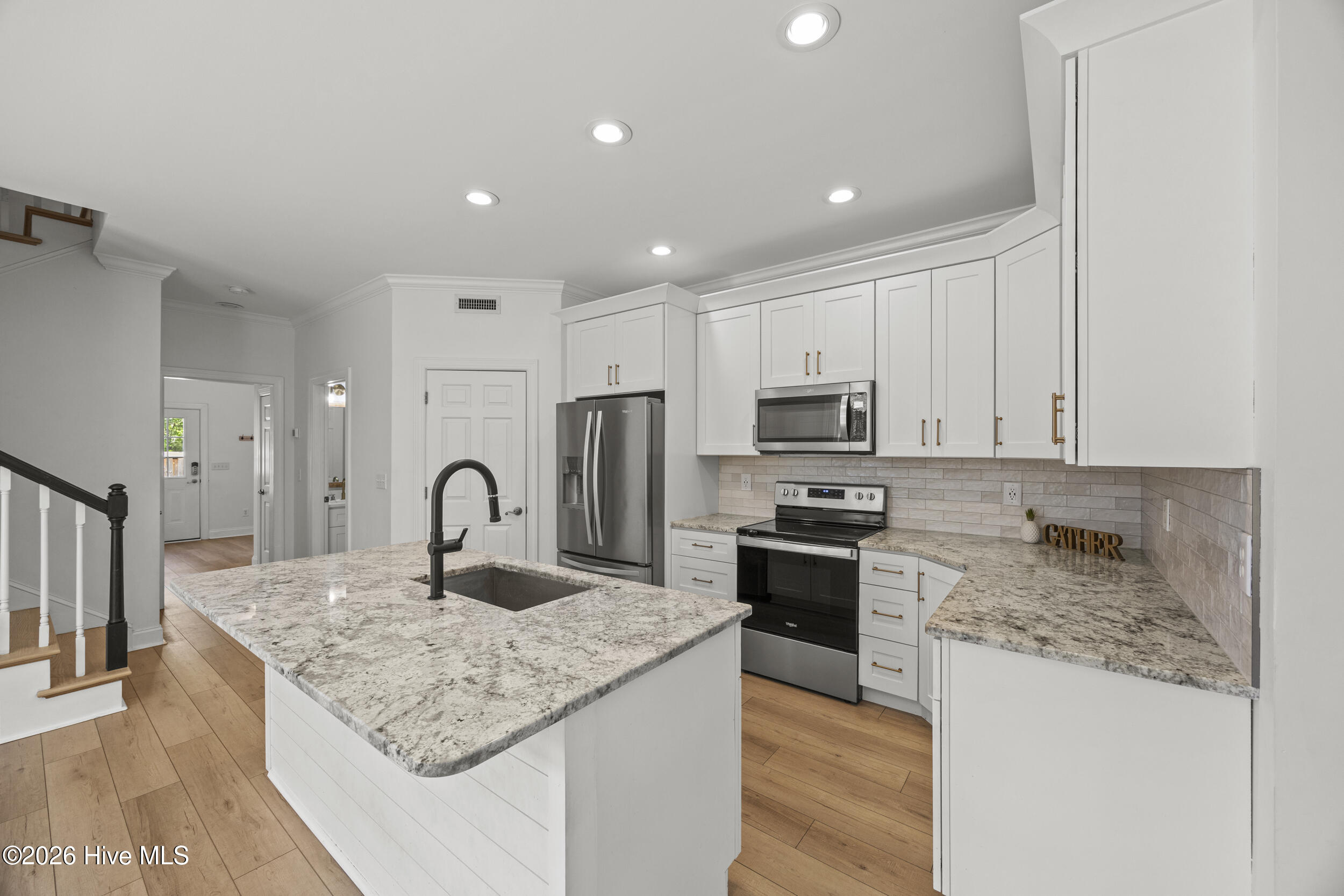 100567913 | Photo 11