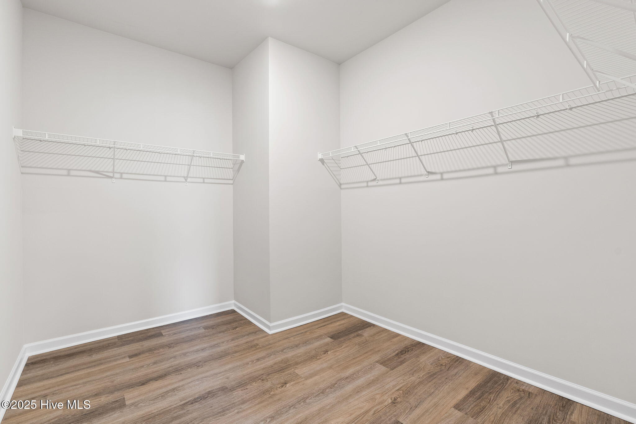 100565798 | Photo 27