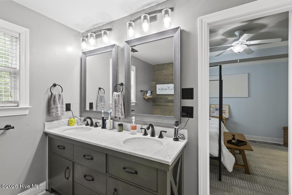 100565258 | Photo 30